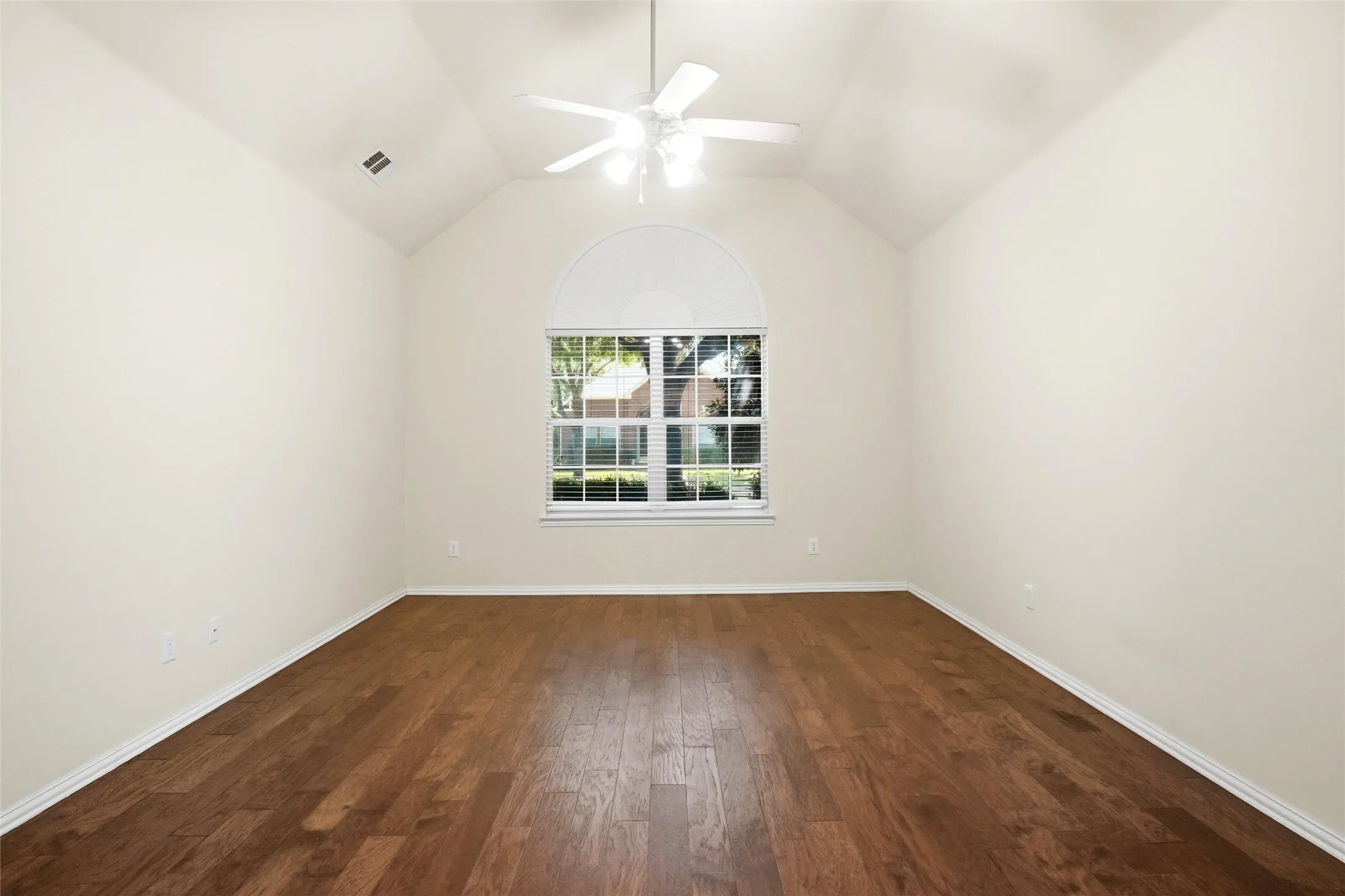 Single Family Residence For Sale in Denton County , 8431 Firewheel Lane, Frisco, Texas 75036, 4 Bedroom, 3 Bathroom, 2 Garage spaces, 2,621 Sqft, built in 2004, mls#21364729, Real Estate Agent in Frisco, Homes For Sale in Denton county, Homes For Sale in Frisco, Realtor in Frisco Texas, Real Estate Brokerage Independent Realty Texas, Luminita Cordes Realtor