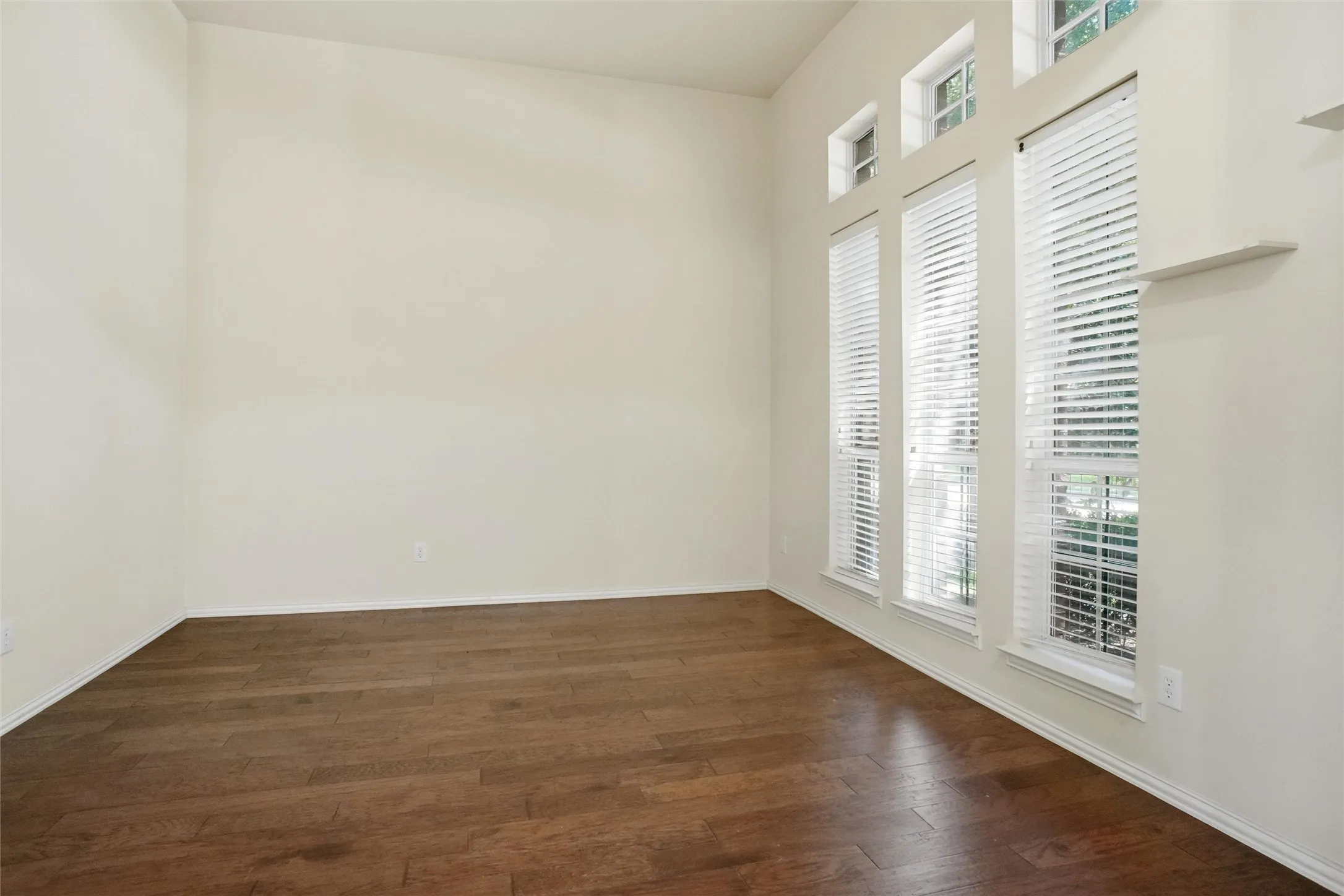 Single Family Residence For Sale in Denton County , 8431 Firewheel Lane, Frisco, Texas 75036, 4 Bedroom, 3 Bathroom, 2 Garage spaces, 2,621 Sqft, built in 2004, mls#21364729, Real Estate Agent in Frisco, Homes For Sale in Denton county, Homes For Sale in Frisco, Realtor in Frisco Texas, Real Estate Brokerage Independent Realty Texas, Luminita Cordes Realtor