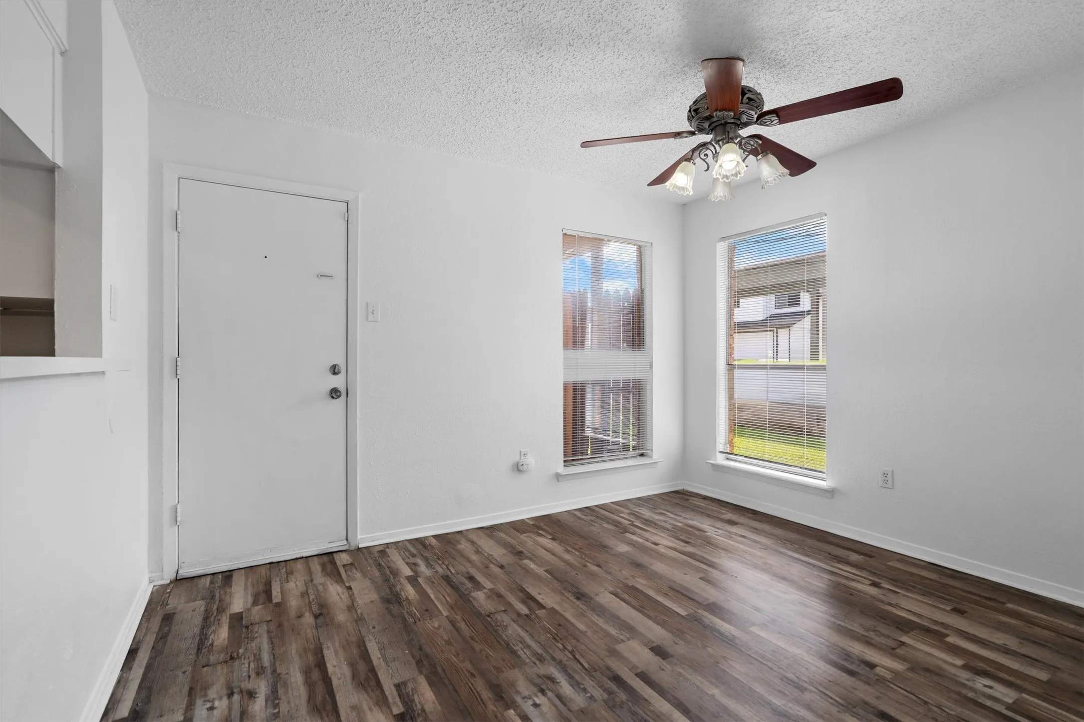 Duplex For Rent in Tarrant County , 2205 Chase Court 5, Dalworthington Gardens, Texas 76013, 3 Bedroom, 3 Bathroom, Garage spaces, 1,530 Sqft, built in 1980, mls#21364747, Real Estate Agent in Dalworthington Gardens, Homes For Rent in Tarrant county, Homes For Rent in Dalworthington Gardens, Realtor in Dalworthington Gardens Texas, Real Estate Brokerage Independent Realty Texas, Luminita Cordes Realtor