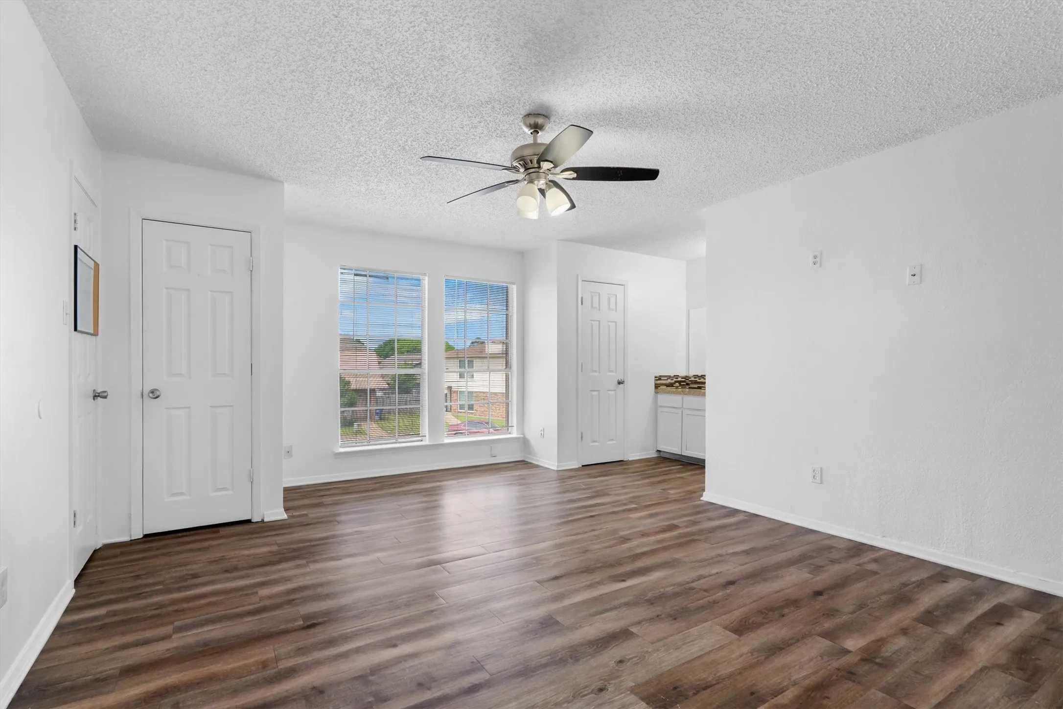 Duplex For Rent in Tarrant County , 2205 Chase Court 5, Dalworthington Gardens, Texas 76013, 3 Bedroom, 3 Bathroom, Garage spaces, 1,530 Sqft, built in 1980, mls#21364747, Real Estate Agent in Dalworthington Gardens, Homes For Rent in Tarrant county, Homes For Rent in Dalworthington Gardens, Realtor in Dalworthington Gardens Texas, Real Estate Brokerage Independent Realty Texas, Luminita Cordes Realtor