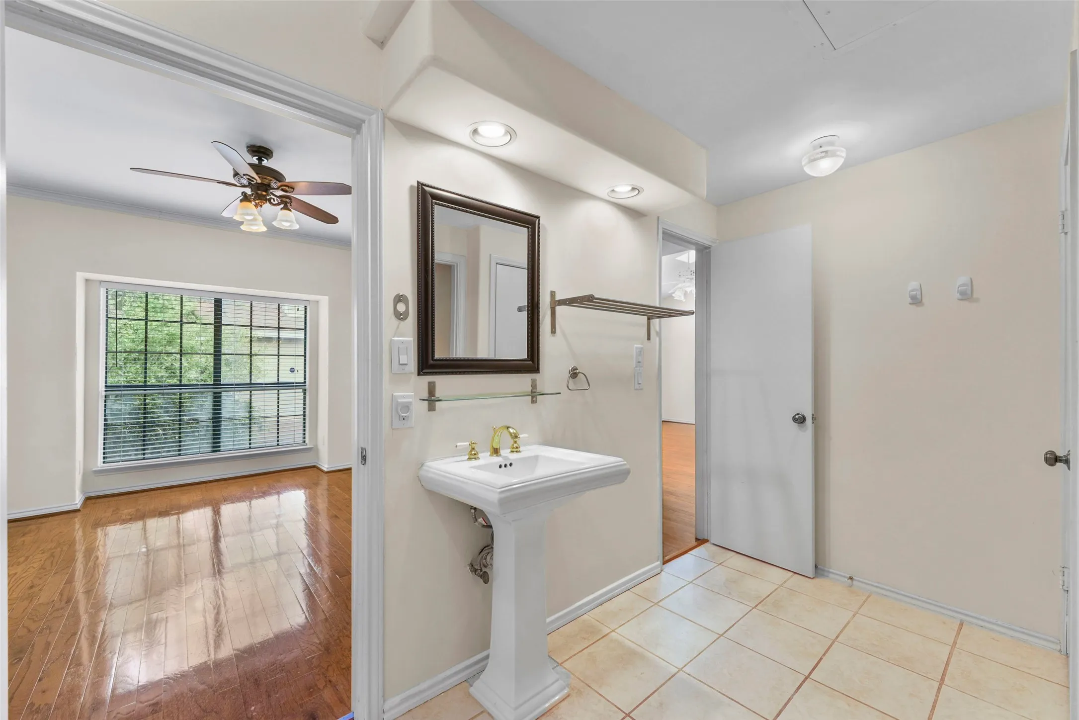Condominium For Sale in Dallas County , 5619 Preston Oaks Road 505, Dallas, Texas 75254, 1 Bedroom, 1 Bathroom, 1 Garage spaces, 710 Sqft, built in 1983, mls#21362277, Real Estate Agent in Dallas, Homes For Sale in Dallas county, Homes For Sale in Dallas, Realtor in Dallas Texas, Real Estate Brokerage Independent Realty Texas, Luminita Cordes Realtor