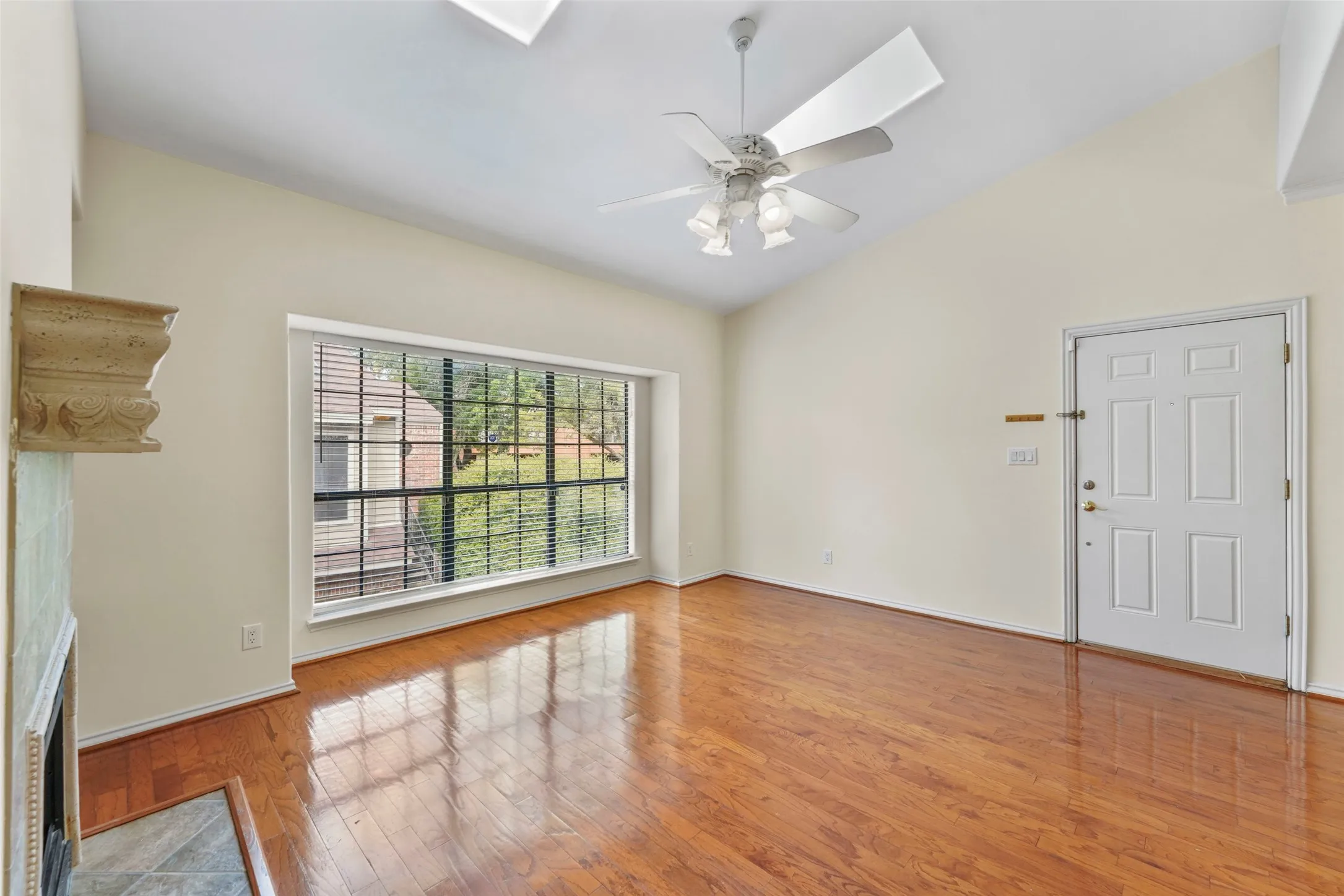 Condominium For Sale in Dallas County , 5619 Preston Oaks Road 505, Dallas, Texas 75254, 1 Bedroom, 1 Bathroom, 1 Garage spaces, 710 Sqft, built in 1983, mls#21362277, Real Estate Agent in Dallas, Homes For Sale in Dallas county, Homes For Sale in Dallas, Realtor in Dallas Texas, Real Estate Brokerage Independent Realty Texas, Luminita Cordes Realtor