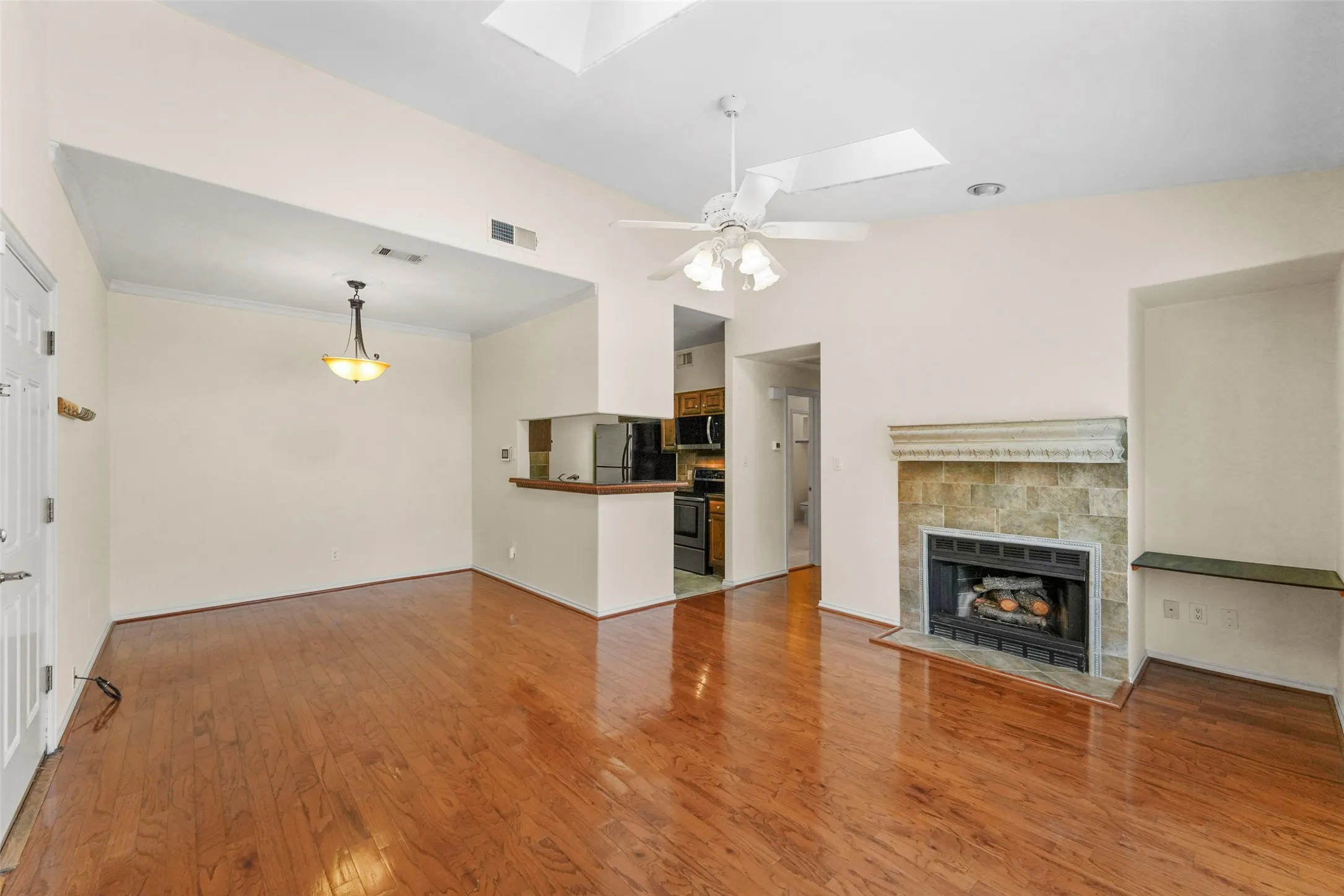 Condominium For Sale in Dallas County , 5619 Preston Oaks Road 505, Dallas, Texas 75254, 1 Bedroom, 1 Bathroom, 1 Garage spaces, 710 Sqft, built in 1983, mls#21362277, Real Estate Agent in Dallas, Homes For Sale in Dallas county, Homes For Sale in Dallas, Realtor in Dallas Texas, Real Estate Brokerage Independent Realty Texas, Luminita Cordes Realtor
