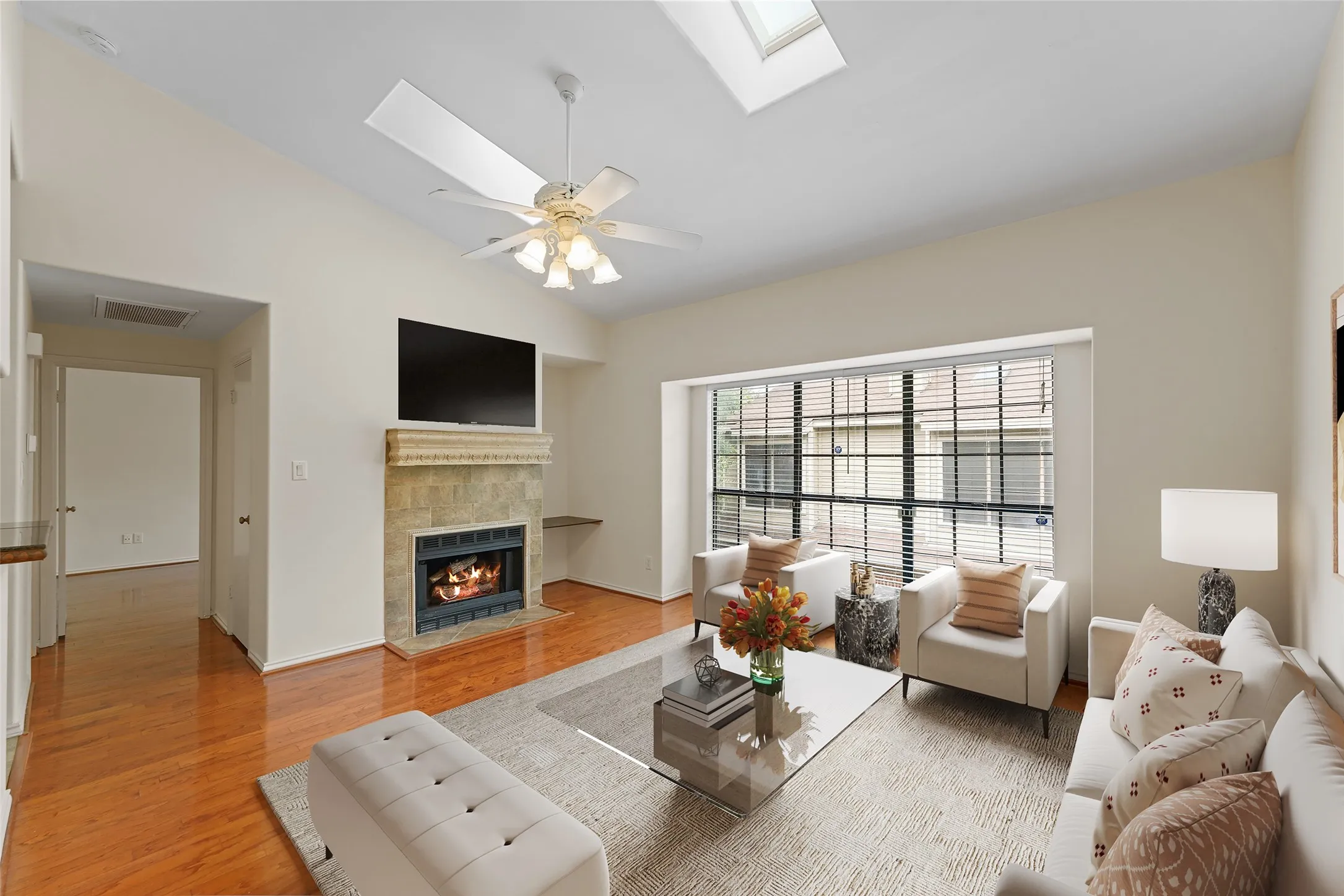 Condominium For Sale in Dallas County , 5619 Preston Oaks Road 505, Dallas, Texas 75254, 1 Bedroom, 1 Bathroom, 1 Garage spaces, 710 Sqft, built in 1983, mls#21362277, Real Estate Agent in Dallas, Homes For Sale in Dallas county, Homes For Sale in Dallas, Realtor in Dallas Texas, Real Estate Brokerage Independent Realty Texas, Luminita Cordes Realtor