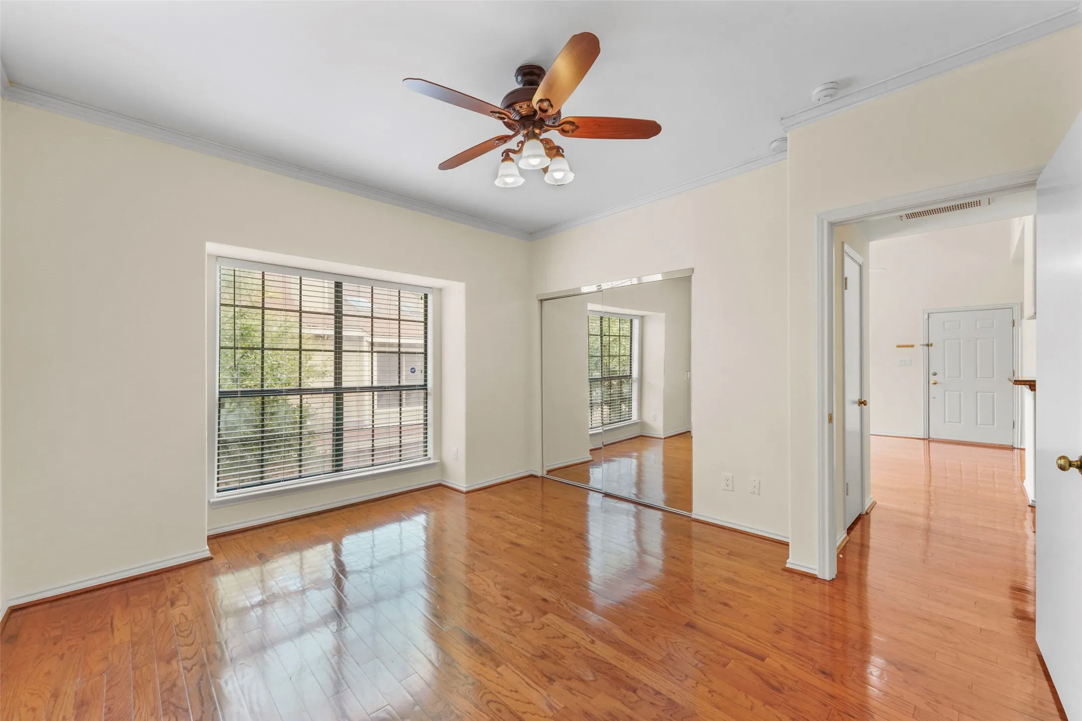 Condominium For Sale in Dallas County , 5619 Preston Oaks Road 505, Dallas, Texas 75254, 1 Bedroom, 1 Bathroom, 1 Garage spaces, 710 Sqft, built in 1983, mls#21362277, Real Estate Agent in Dallas, Homes For Sale in Dallas county, Homes For Sale in Dallas, Realtor in Dallas Texas, Real Estate Brokerage Independent Realty Texas, Luminita Cordes Realtor