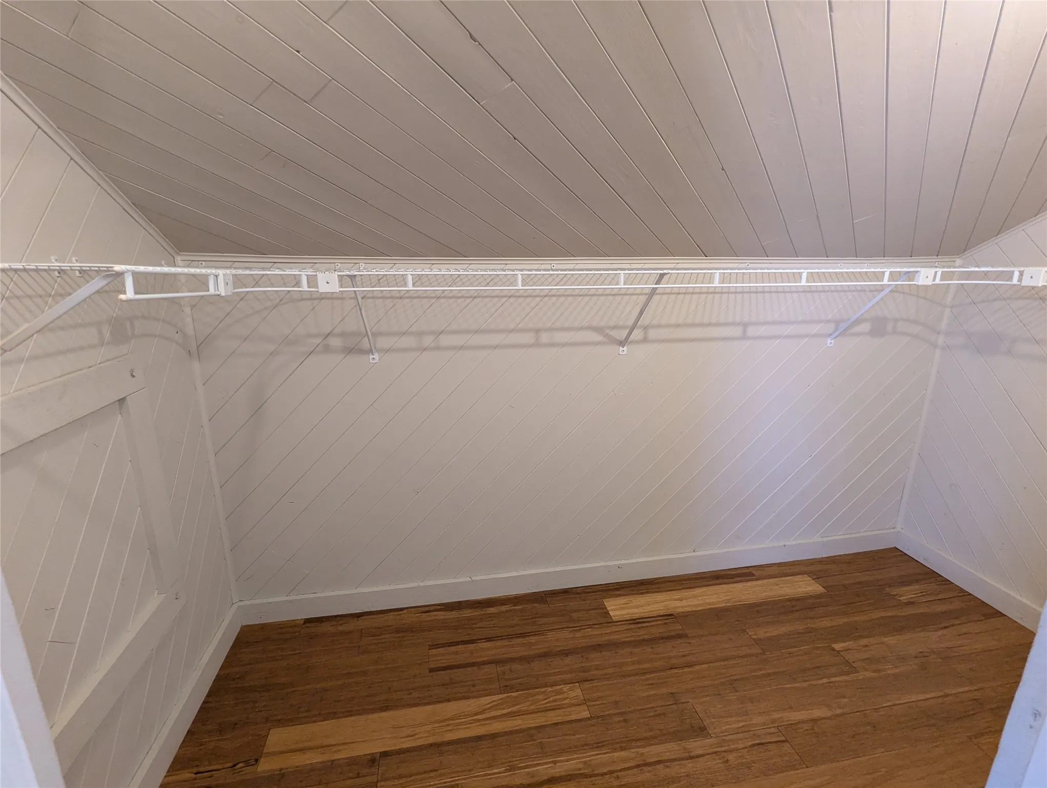 Single Family Residence For Sale in Tarrant County , 2916 Woodbridge Drive, Bedford, Texas 76021, 3 Bedroom, 2 Bathroom, 2 Garage spaces, 1,788 Sqft, built in 1980, mls#21361108, Real Estate Agent in Bedford, Homes For Sale in Tarrant county, Homes For Sale in Bedford, Realtor in Bedford Texas, Real Estate Brokerage Independent Realty Texas, Luminita Cordes Realtor