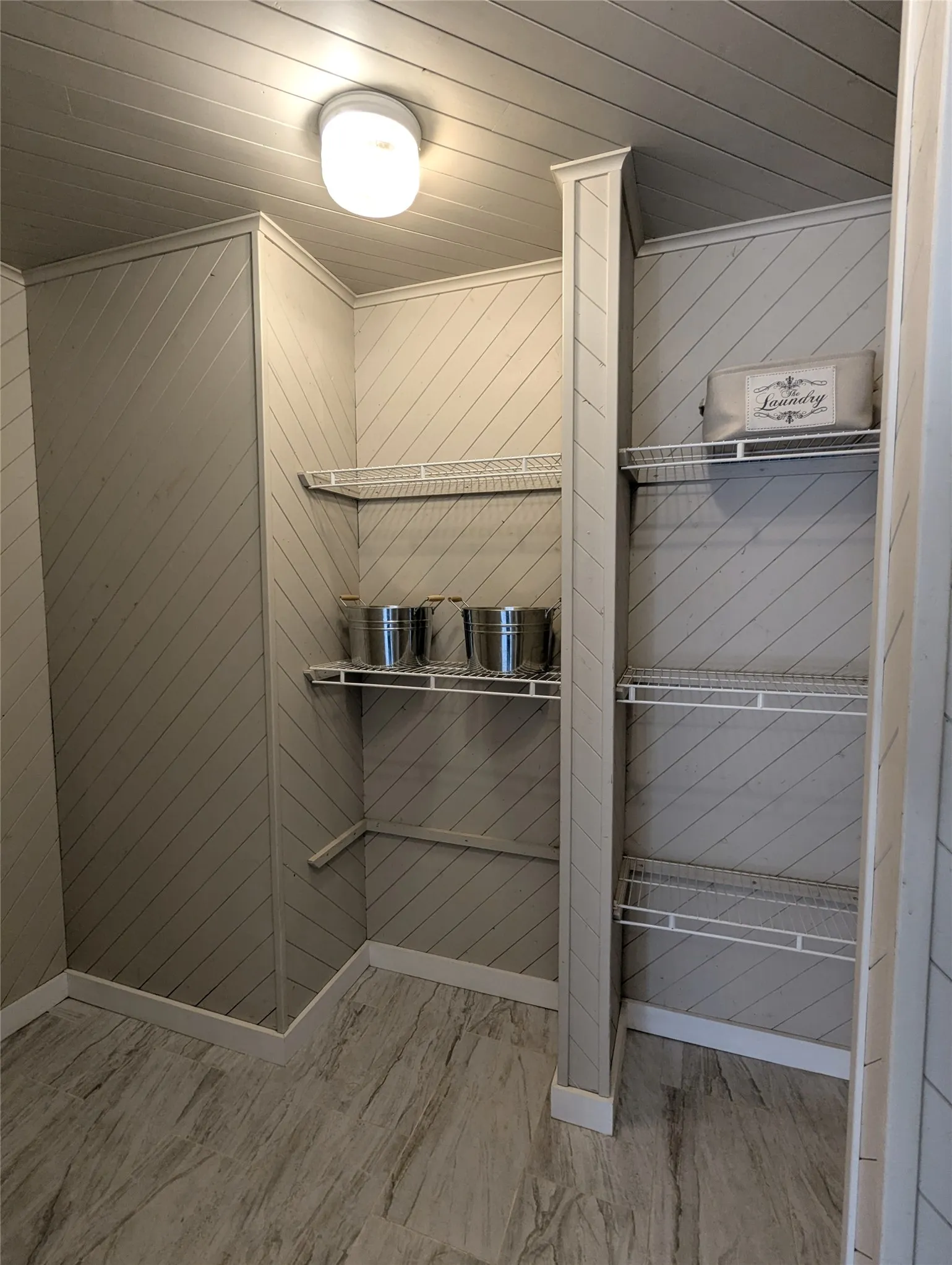 Single Family Residence For Sale in Tarrant County , 2916 Woodbridge Drive, Bedford, Texas 76021, 3 Bedroom, 2 Bathroom, 2 Garage spaces, 1,788 Sqft, built in 1980, mls#21361108, Real Estate Agent in Bedford, Homes For Sale in Tarrant county, Homes For Sale in Bedford, Realtor in Bedford Texas, Real Estate Brokerage Independent Realty Texas, Luminita Cordes Realtor
