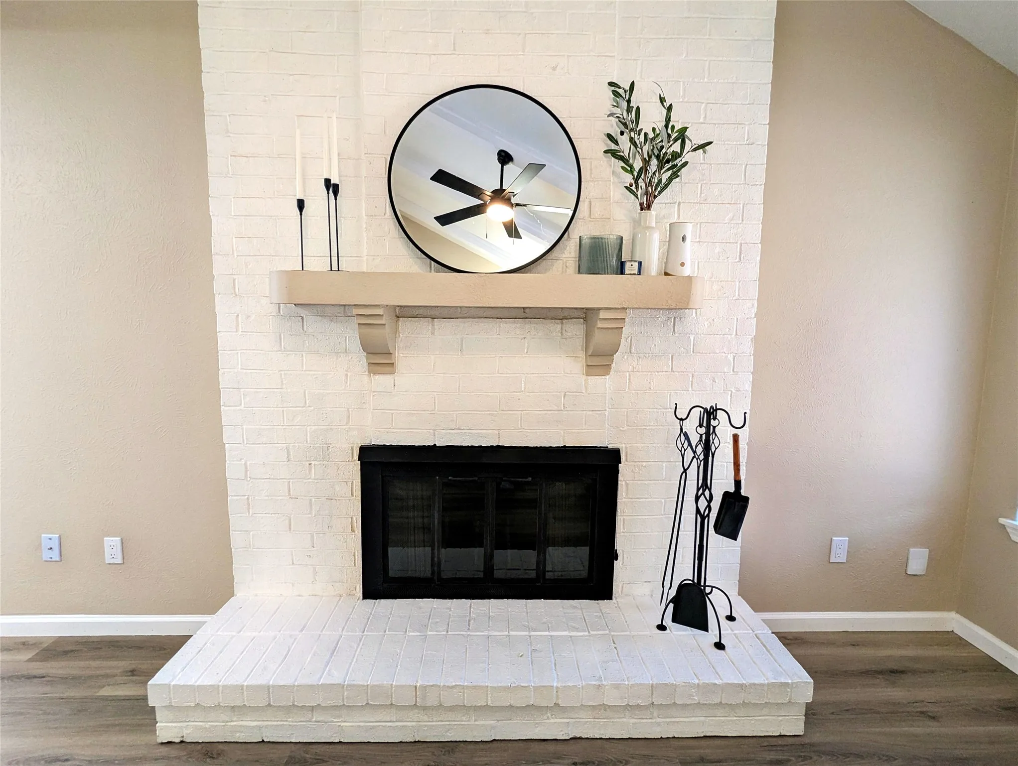Single Family Residence For Sale in Tarrant County , 2916 Woodbridge Drive, Bedford, Texas 76021, 3 Bedroom, 2 Bathroom, 2 Garage spaces, 1,788 Sqft, built in 1980, mls#21361108, Real Estate Agent in Bedford, Homes For Sale in Tarrant county, Homes For Sale in Bedford, Realtor in Bedford Texas, Real Estate Brokerage Independent Realty Texas, Luminita Cordes Realtor