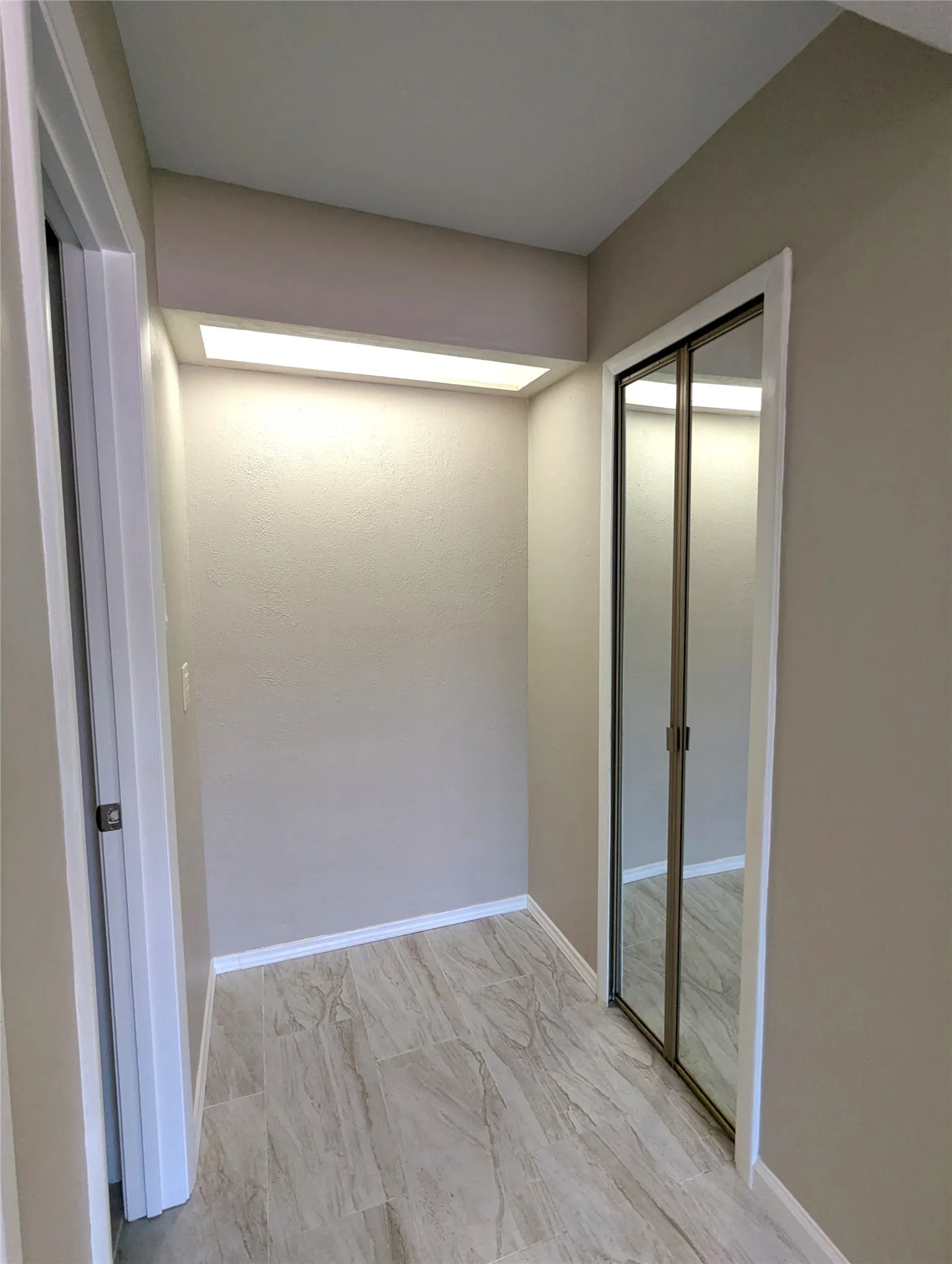 Single Family Residence For Sale in Tarrant County , 2916 Woodbridge Drive, Bedford, Texas 76021, 3 Bedroom, 2 Bathroom, 2 Garage spaces, 1,788 Sqft, built in 1980, mls#21361108, Real Estate Agent in Bedford, Homes For Sale in Tarrant county, Homes For Sale in Bedford, Realtor in Bedford Texas, Real Estate Brokerage Independent Realty Texas, Luminita Cordes Realtor