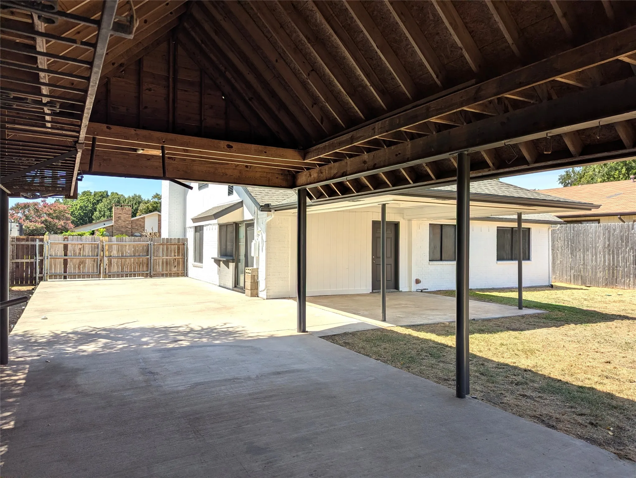 Single Family Residence For Sale in Tarrant County , 2916 Woodbridge Drive, Bedford, Texas 76021, 3 Bedroom, 2 Bathroom, 2 Garage spaces, 1,788 Sqft, built in 1980, mls#21361108, Real Estate Agent in Bedford, Homes For Sale in Tarrant county, Homes For Sale in Bedford, Realtor in Bedford Texas, Real Estate Brokerage Independent Realty Texas, Luminita Cordes Realtor