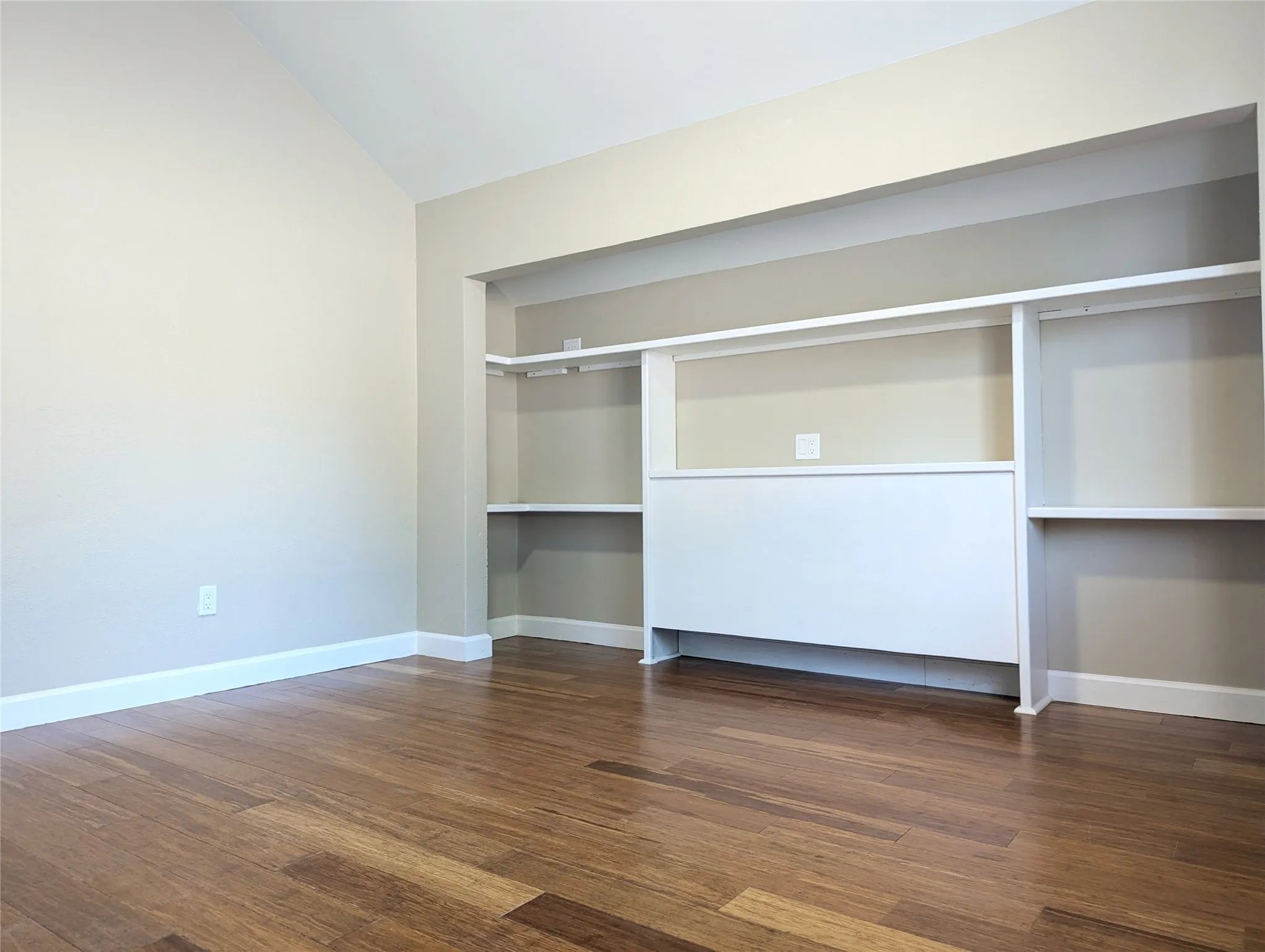 Single Family Residence For Sale in Tarrant County , 2916 Woodbridge Drive, Bedford, Texas 76021, 3 Bedroom, 2 Bathroom, 2 Garage spaces, 1,788 Sqft, built in 1980, mls#21361108, Real Estate Agent in Bedford, Homes For Sale in Tarrant county, Homes For Sale in Bedford, Realtor in Bedford Texas, Real Estate Brokerage Independent Realty Texas, Luminita Cordes Realtor