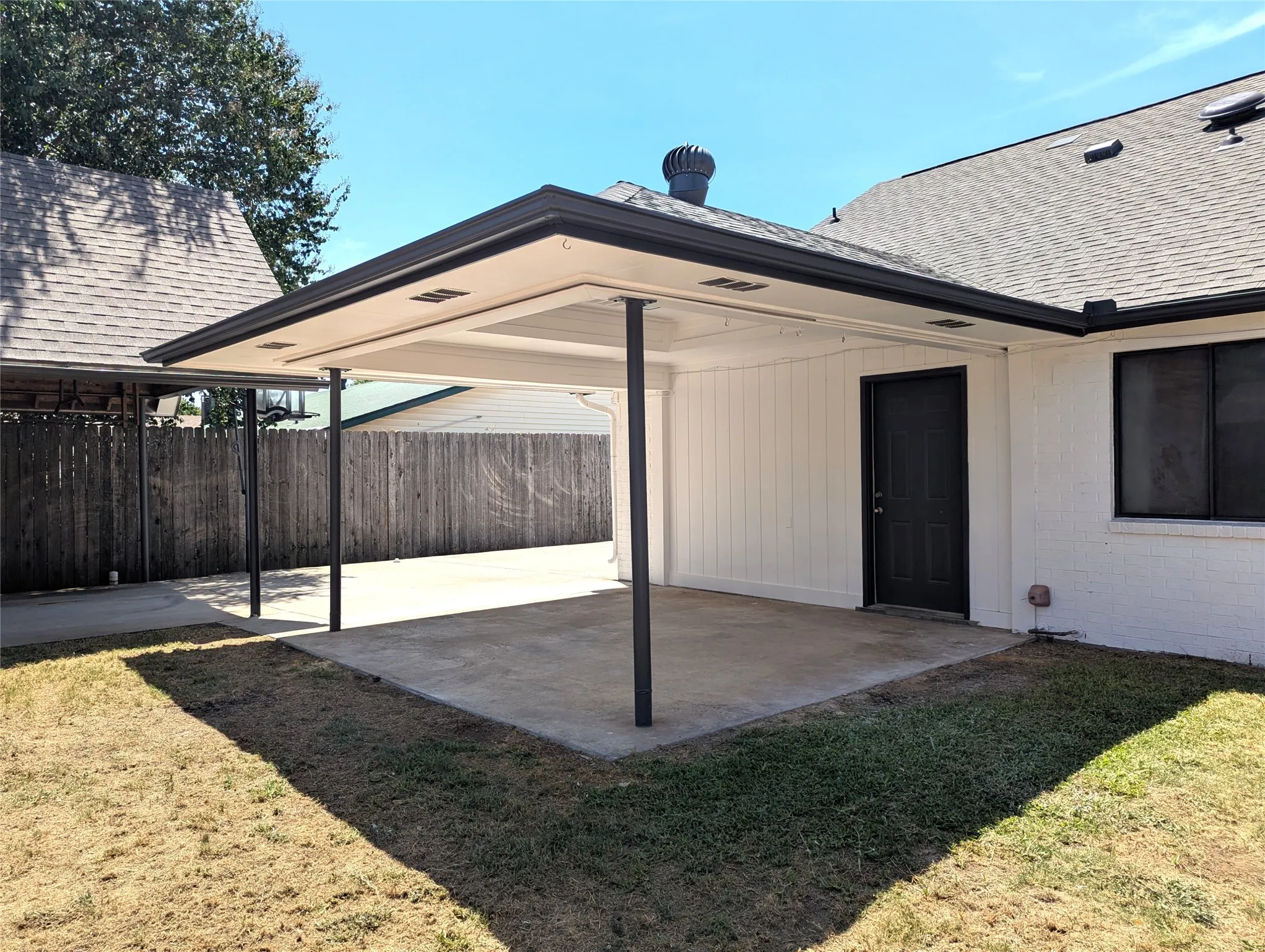 Single Family Residence For Sale in Tarrant County , 2916 Woodbridge Drive, Bedford, Texas 76021, 3 Bedroom, 2 Bathroom, 2 Garage spaces, 1,788 Sqft, built in 1980, mls#21361108, Real Estate Agent in Bedford, Homes For Sale in Tarrant county, Homes For Sale in Bedford, Realtor in Bedford Texas, Real Estate Brokerage Independent Realty Texas, Luminita Cordes Realtor