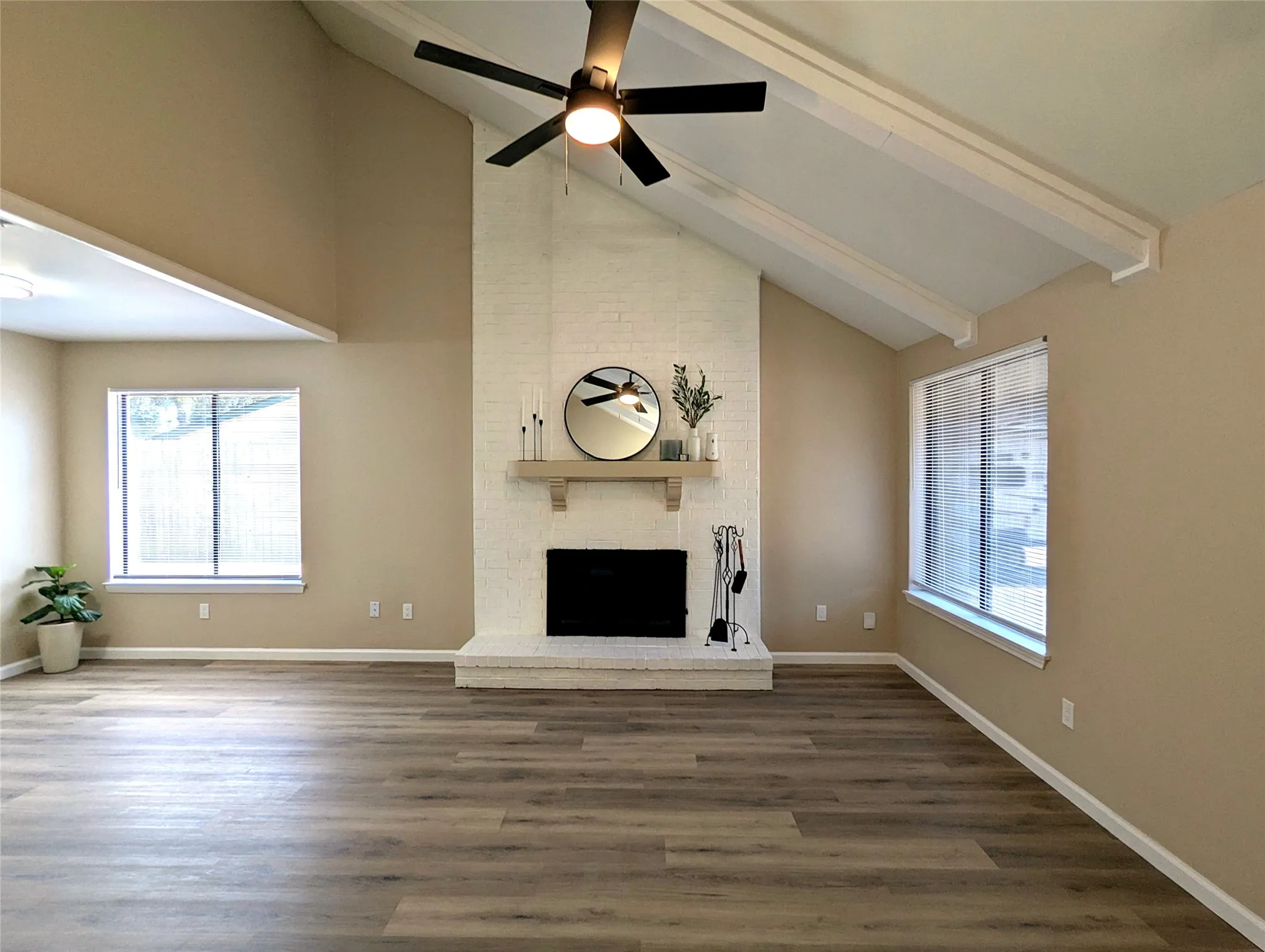 Single Family Residence For Sale in Tarrant County , 2916 Woodbridge Drive, Bedford, Texas 76021, 3 Bedroom, 2 Bathroom, 2 Garage spaces, 1,788 Sqft, built in 1980, mls#21361108, Real Estate Agent in Bedford, Homes For Sale in Tarrant county, Homes For Sale in Bedford, Realtor in Bedford Texas, Real Estate Brokerage Independent Realty Texas, Luminita Cordes Realtor