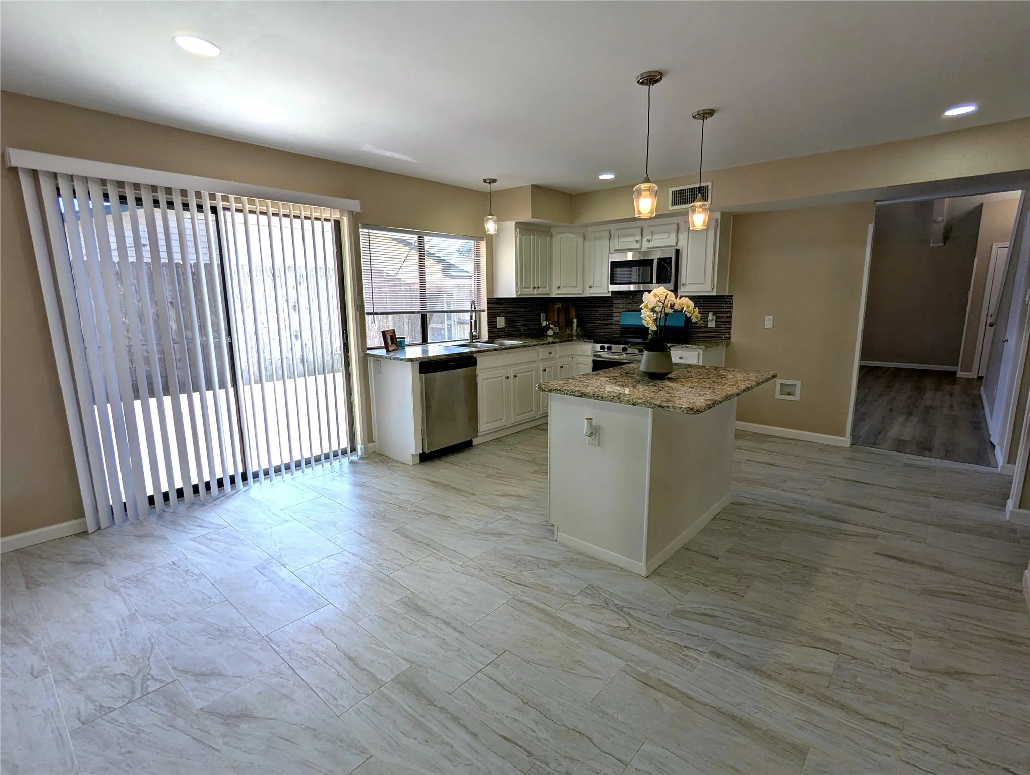Single Family Residence For Sale in Tarrant County , 2916 Woodbridge Drive, Bedford, Texas 76021, 3 Bedroom, 2 Bathroom, 2 Garage spaces, 1,788 Sqft, built in 1980, mls#21361108, Real Estate Agent in Bedford, Homes For Sale in Tarrant county, Homes For Sale in Bedford, Realtor in Bedford Texas, Real Estate Brokerage Independent Realty Texas, Luminita Cordes Realtor