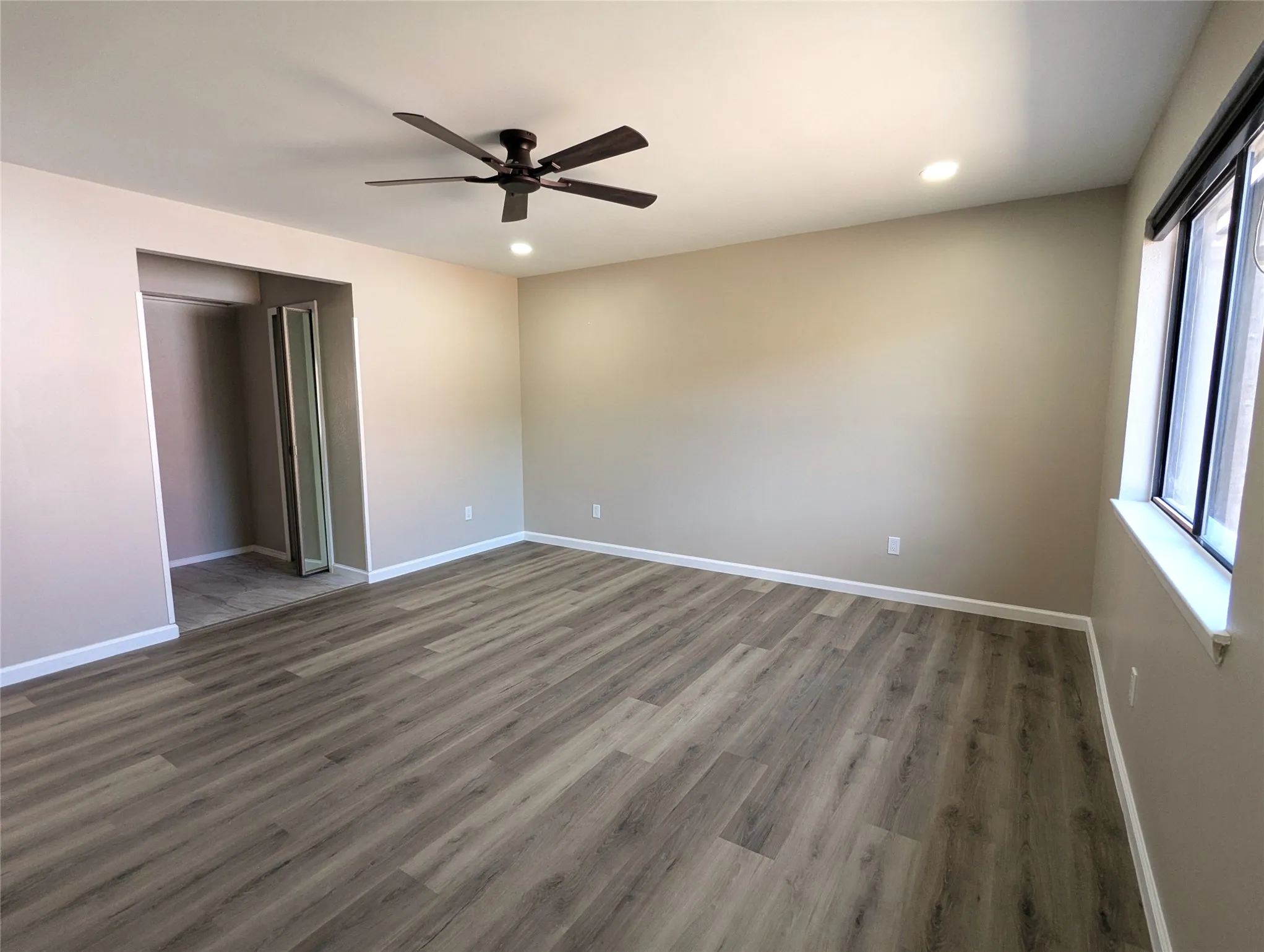 Single Family Residence For Sale in Tarrant County , 2916 Woodbridge Drive, Bedford, Texas 76021, 3 Bedroom, 2 Bathroom, 2 Garage spaces, 1,788 Sqft, built in 1980, mls#21361108, Real Estate Agent in Bedford, Homes For Sale in Tarrant county, Homes For Sale in Bedford, Realtor in Bedford Texas, Real Estate Brokerage Independent Realty Texas, Luminita Cordes Realtor