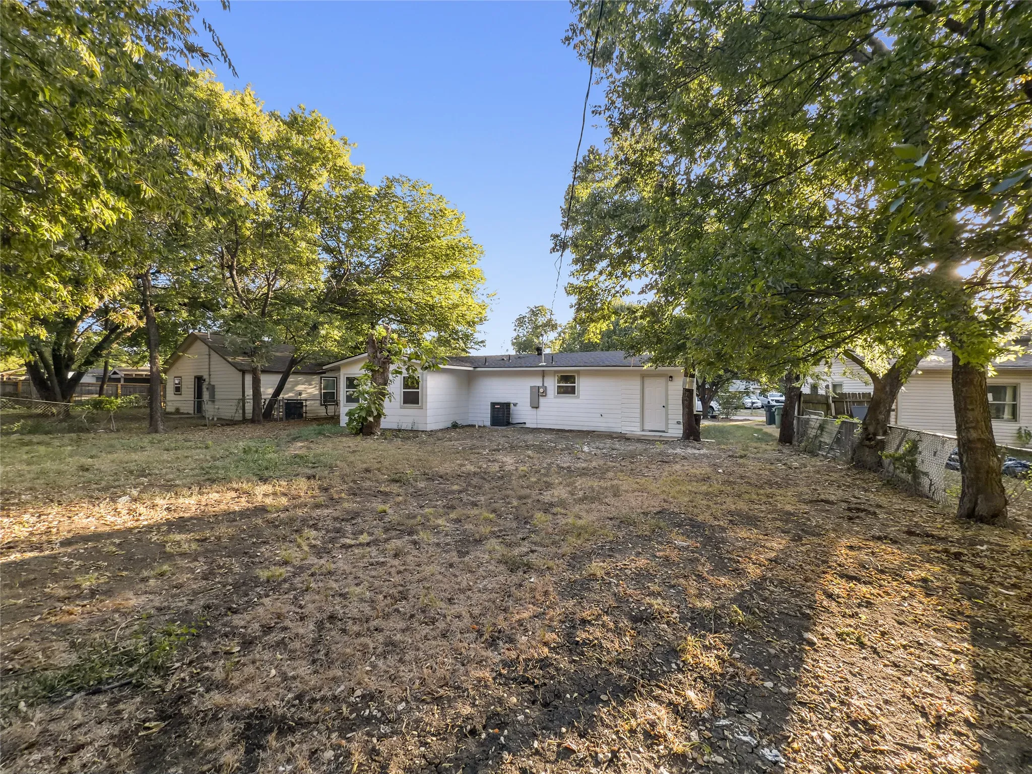 Single Family Residence For Sale in Tarrant County , 1411 Swiss Street, Arlington, Texas 76010, 4 Bedroom, 2 Bathroom, Garage spaces, 1,390 Sqft, built in 1955, mls#21364767, Real Estate Agent in Arlington, Homes For Sale in Tarrant county, Homes For Sale in Arlington, Realtor in Arlington Texas, Real Estate Brokerage Independent Realty Texas, Luminita Cordes Realtor