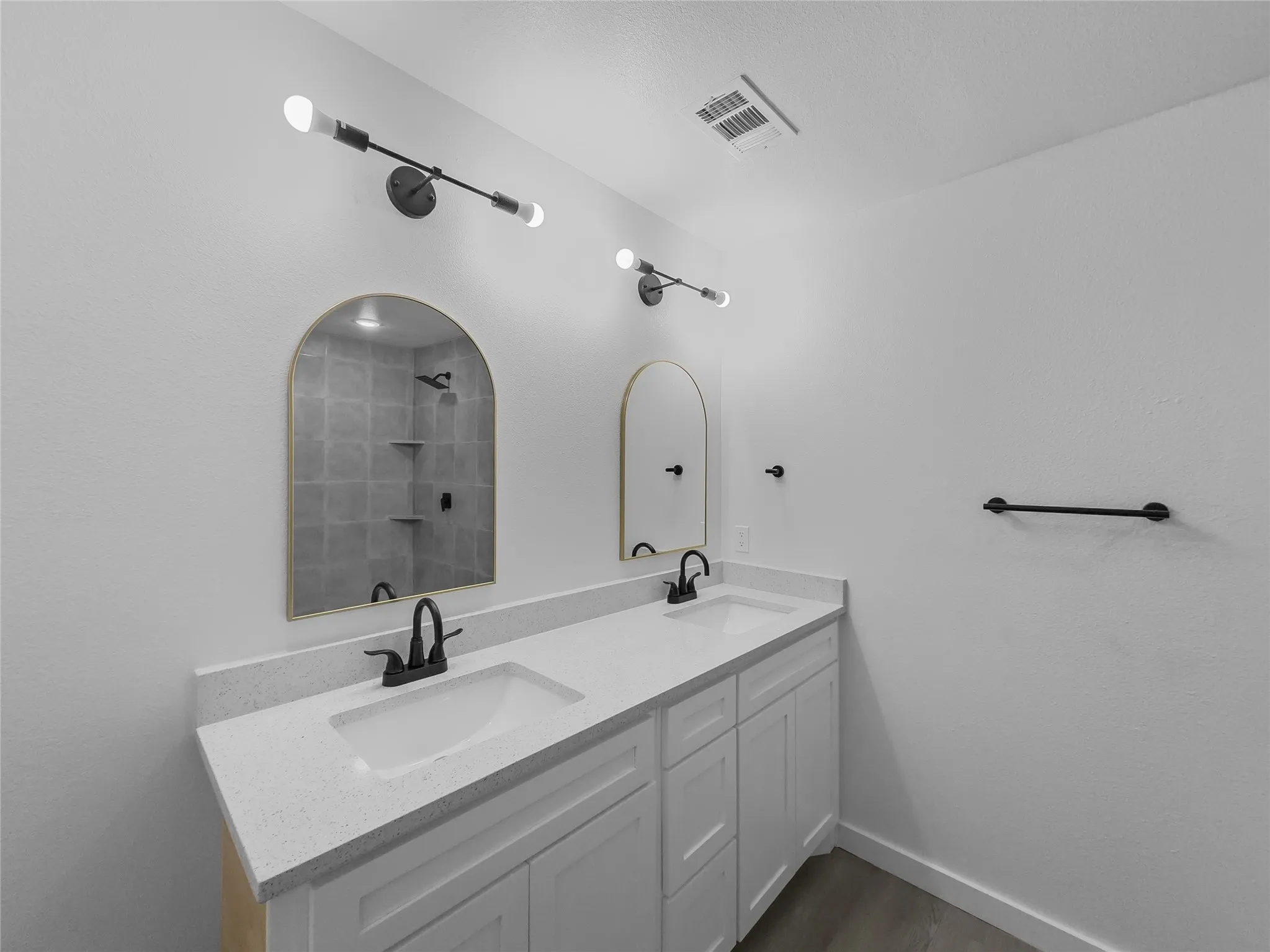 Single Family Residence For Sale in Tarrant County , 1411 Swiss Street, Arlington, Texas 76010, 4 Bedroom, 2 Bathroom, Garage spaces, 1,390 Sqft, built in 1955, mls#21364767, Real Estate Agent in Arlington, Homes For Sale in Tarrant county, Homes For Sale in Arlington, Realtor in Arlington Texas, Real Estate Brokerage Independent Realty Texas, Luminita Cordes Realtor