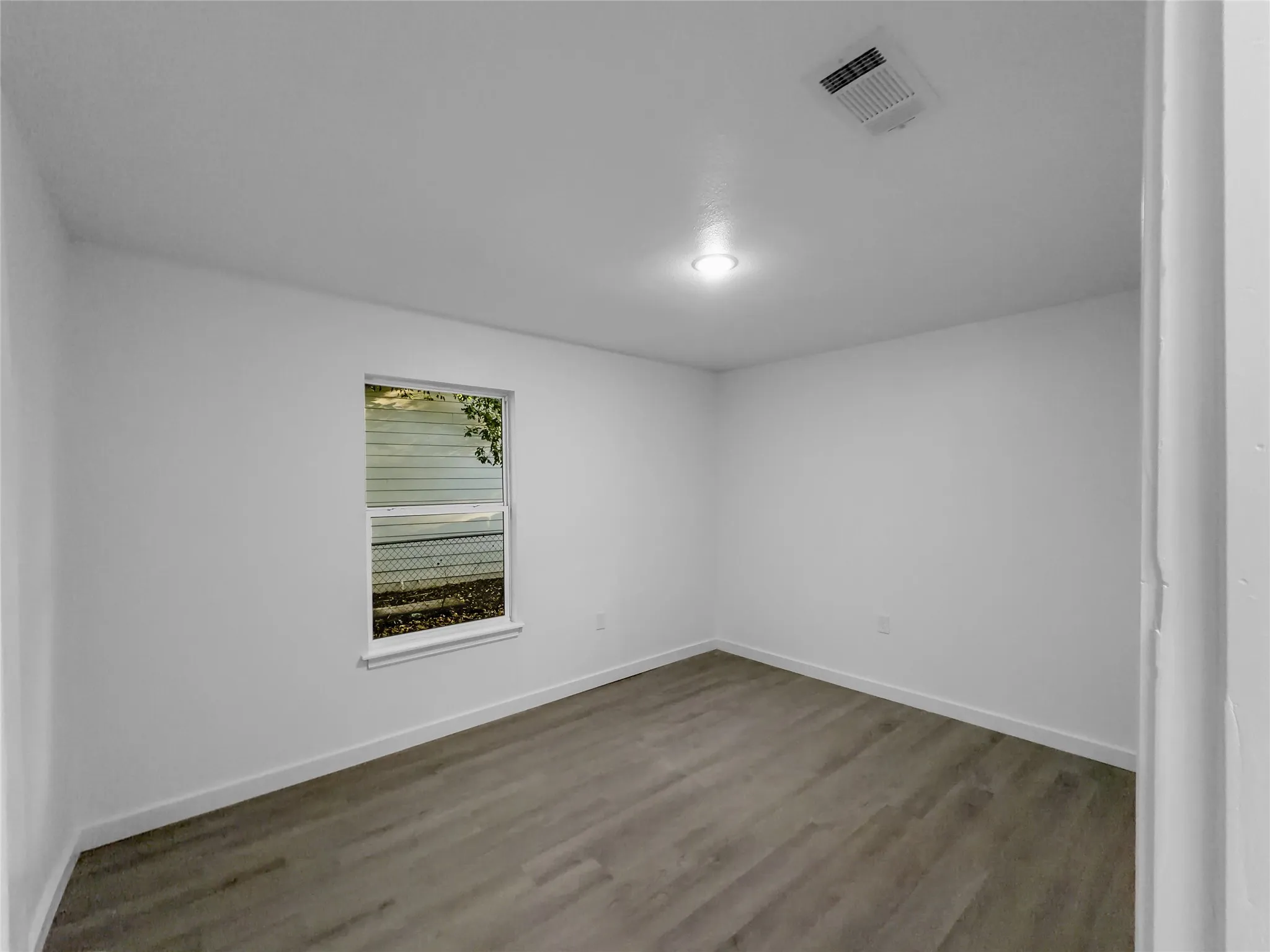 Single Family Residence For Sale in Tarrant County , 1411 Swiss Street, Arlington, Texas 76010, 4 Bedroom, 2 Bathroom, Garage spaces, 1,390 Sqft, built in 1955, mls#21364767, Real Estate Agent in Arlington, Homes For Sale in Tarrant county, Homes For Sale in Arlington, Realtor in Arlington Texas, Real Estate Brokerage Independent Realty Texas, Luminita Cordes Realtor