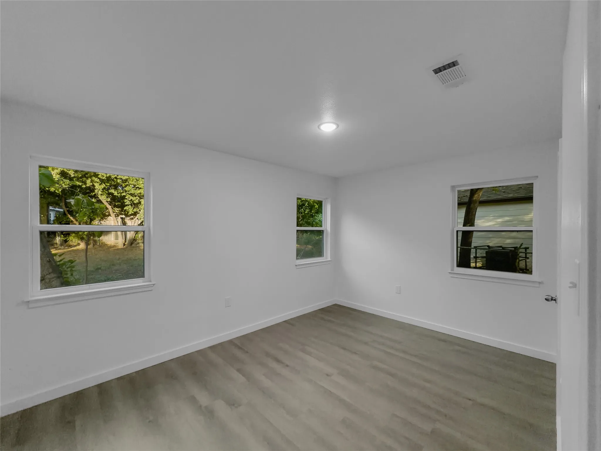 Single Family Residence For Sale in Tarrant County , 1411 Swiss Street, Arlington, Texas 76010, 4 Bedroom, 2 Bathroom, Garage spaces, 1,390 Sqft, built in 1955, mls#21364767, Real Estate Agent in Arlington, Homes For Sale in Tarrant county, Homes For Sale in Arlington, Realtor in Arlington Texas, Real Estate Brokerage Independent Realty Texas, Luminita Cordes Realtor