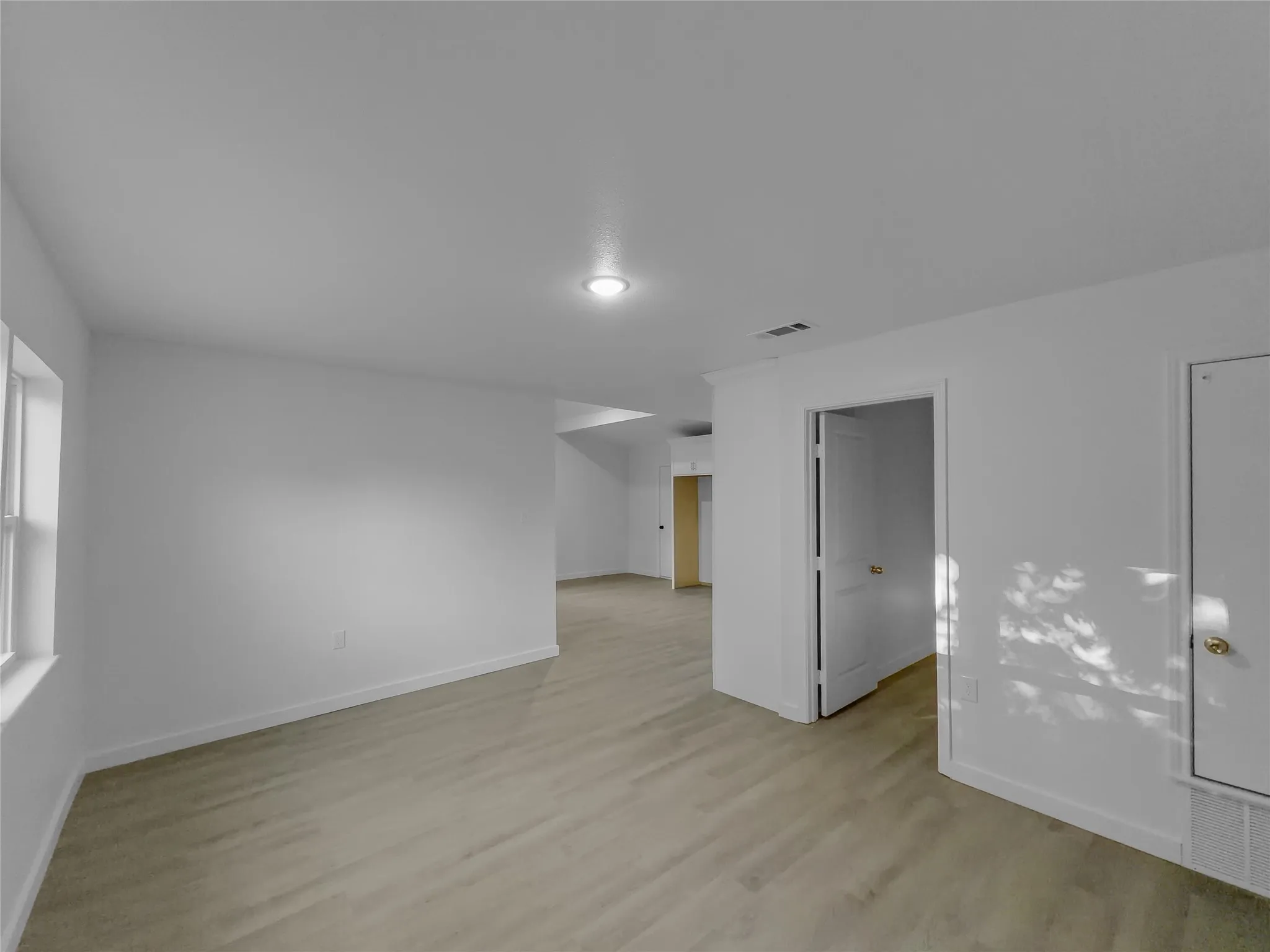Single Family Residence For Sale in Tarrant County , 1411 Swiss Street, Arlington, Texas 76010, 4 Bedroom, 2 Bathroom, Garage spaces, 1,390 Sqft, built in 1955, mls#21364767, Real Estate Agent in Arlington, Homes For Sale in Tarrant county, Homes For Sale in Arlington, Realtor in Arlington Texas, Real Estate Brokerage Independent Realty Texas, Luminita Cordes Realtor