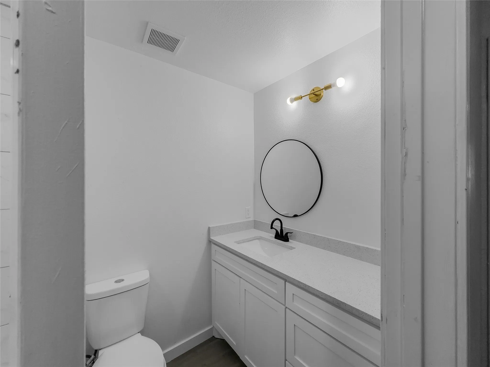 Single Family Residence For Sale in Tarrant County , 1411 Swiss Street, Arlington, Texas 76010, 4 Bedroom, 2 Bathroom, Garage spaces, 1,390 Sqft, built in 1955, mls#21364767, Real Estate Agent in Arlington, Homes For Sale in Tarrant county, Homes For Sale in Arlington, Realtor in Arlington Texas, Real Estate Brokerage Independent Realty Texas, Luminita Cordes Realtor