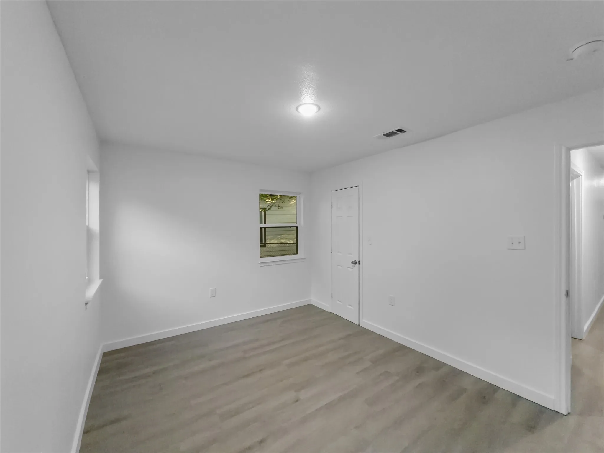 Single Family Residence For Sale in Tarrant County , 1411 Swiss Street, Arlington, Texas 76010, 4 Bedroom, 2 Bathroom, Garage spaces, 1,390 Sqft, built in 1955, mls#21364767, Real Estate Agent in Arlington, Homes For Sale in Tarrant county, Homes For Sale in Arlington, Realtor in Arlington Texas, Real Estate Brokerage Independent Realty Texas, Luminita Cordes Realtor