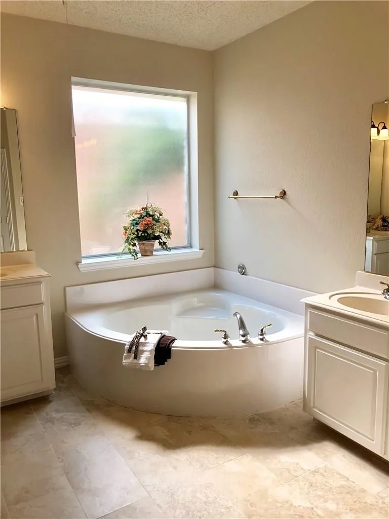 Single Family Residence For Rent in Collin County , 3633 Bonita Drive, Plano, Texas 75025, 4 Bedroom, 3 Bathroom, 2 Garage spaces, 2,938 Sqft, built in 2001, mls#21364772, Real Estate Agent in Plano, Homes For Rent in Collin county, Homes For Rent in Plano, Realtor in Plano Texas, Real Estate Brokerage Independent Realty Texas, Luminita Cordes Realtor