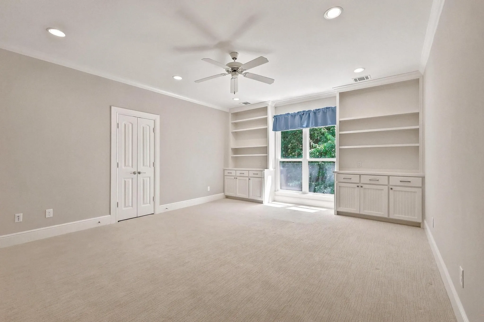 4th Bedroom - 2nd Living Or Office Space