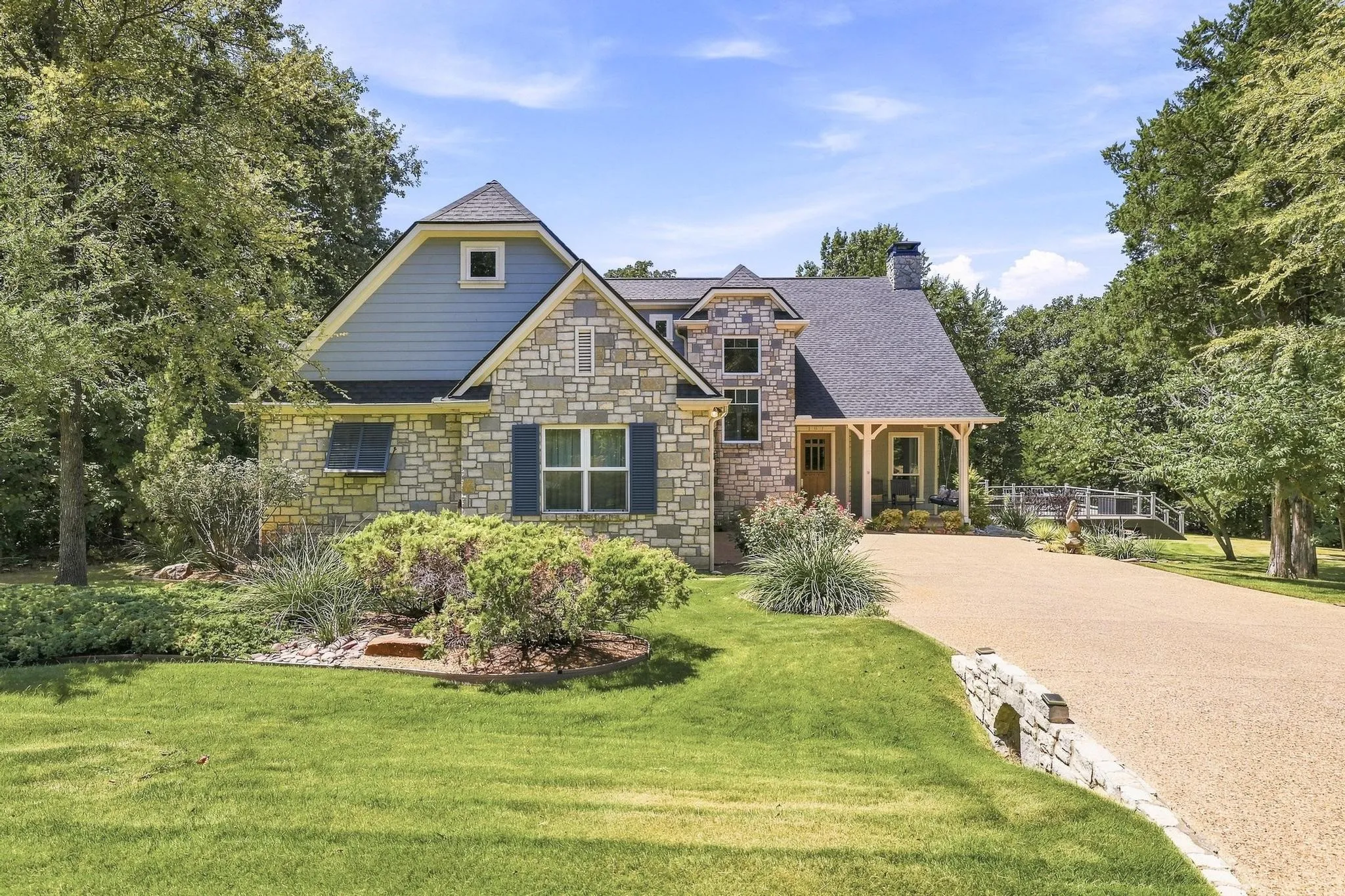 Single Family Residence For Sale in Grayson County , 107 Memorial Street, Gordonville, Texas 76245, 4 Bedroom, 4 Bathroom, 2 Garage spaces, 3,099 Sqft, built in 2012, mls#21361600, Real Estate Agent in Gordonville, Homes For Sale in Grayson county, Homes For Sale in Gordonville, Realtor in Gordonville Texas, Real Estate Brokerage Independent Realty Texas, Luminita Cordes Realtor