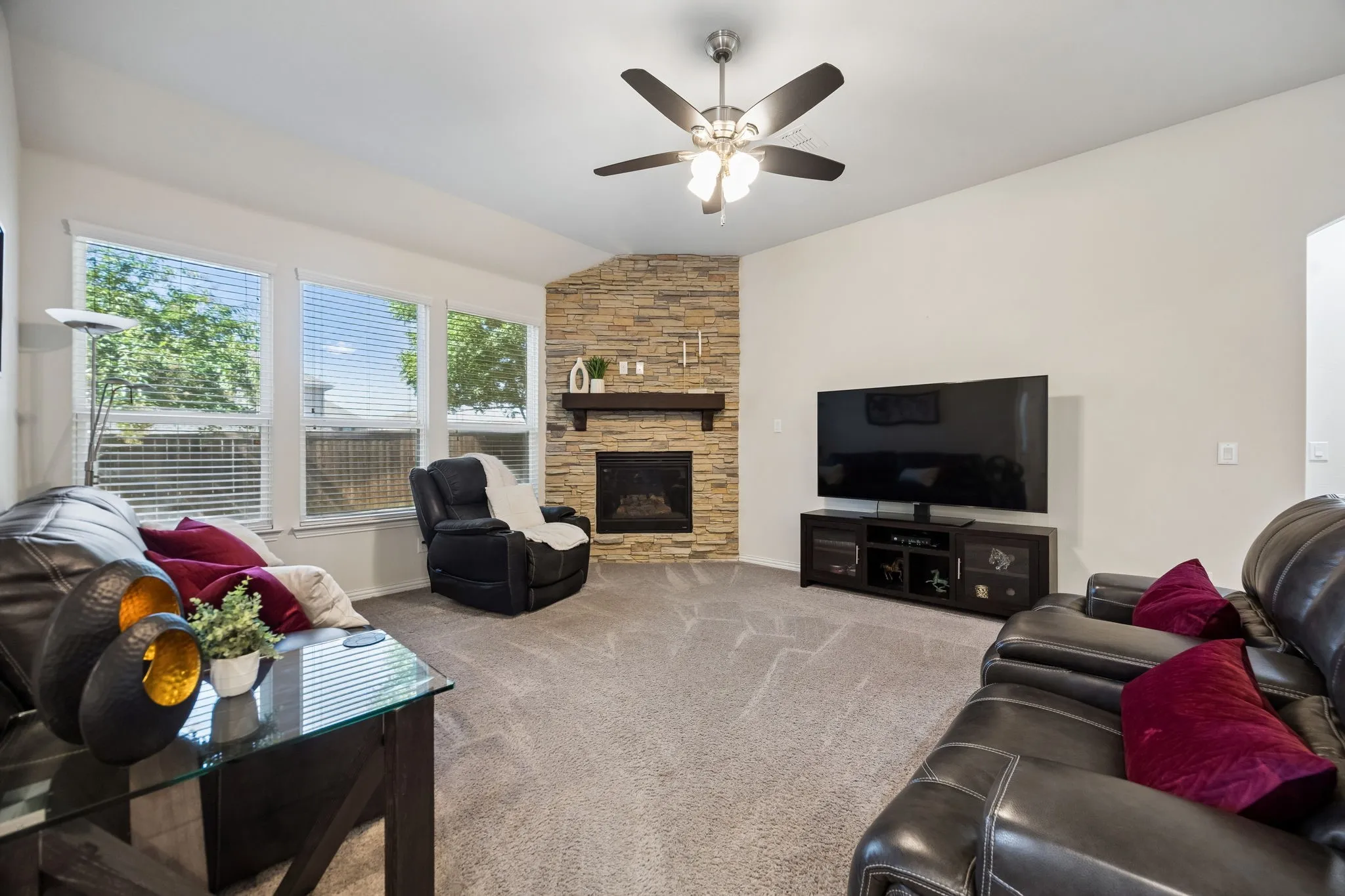Light-Filled Living Area with Open Layout