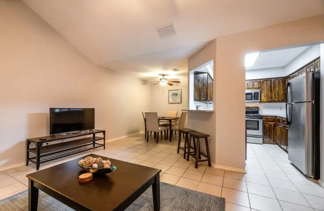 Townhouse For Sale in Tarrant County , 2425 Summer Place Drive, Arlington, Texas 76014, 2 Bedroom, 2 Bathroom, Garage spaces, 1,055 Sqft, built in 1984, mls#21361784, Real Estate Agent in Arlington, Homes For Sale in Tarrant county, Homes For Sale in Arlington, Realtor in Arlington Texas, Real Estate Brokerage Independent Realty Texas, Luminita Cordes Realtor