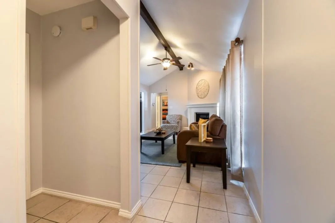 Townhouse For Sale in Tarrant County , 2425 Summer Place Drive, Arlington, Texas 76014, 2 Bedroom, 2 Bathroom, Garage spaces, 1,055 Sqft, built in 1984, mls#21361784, Real Estate Agent in Arlington, Homes For Sale in Tarrant county, Homes For Sale in Arlington, Realtor in Arlington Texas, Real Estate Brokerage Independent Realty Texas, Luminita Cordes Realtor