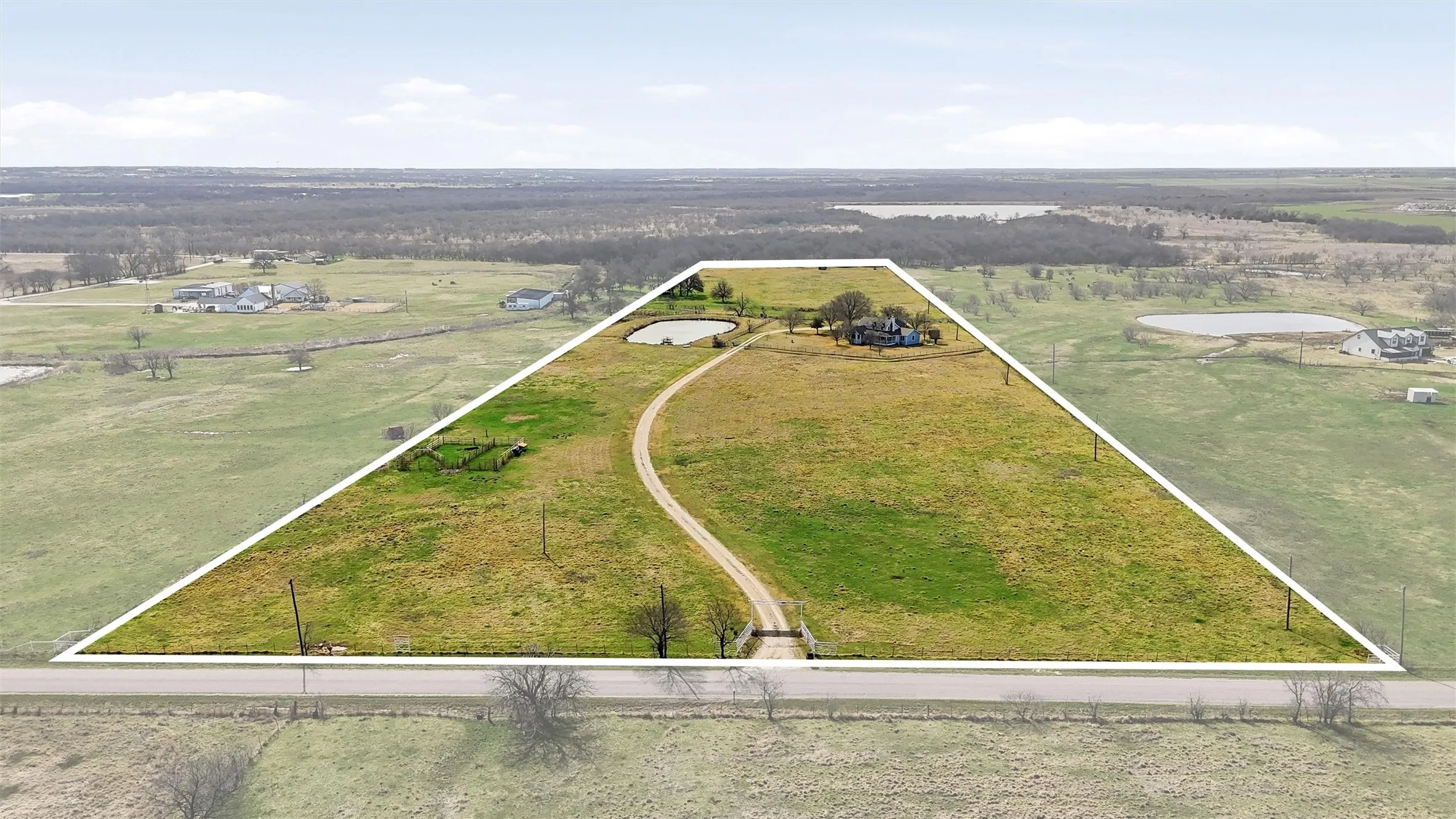 Single Family Residence For Sale in Grayson County , 206 Bounds Ranch Road, Gunter, Texas 75058, 3 Bedroom, 2 Bathroom, Garage spaces, 2,277 Sqft, built in 1985, mls#21361896, Real Estate Agent in Gunter, Homes For Sale in Grayson county, Homes For Sale in Gunter, Realtor in Gunter Texas, Real Estate Brokerage Independent Realty Texas, Luminita Cordes Realtor