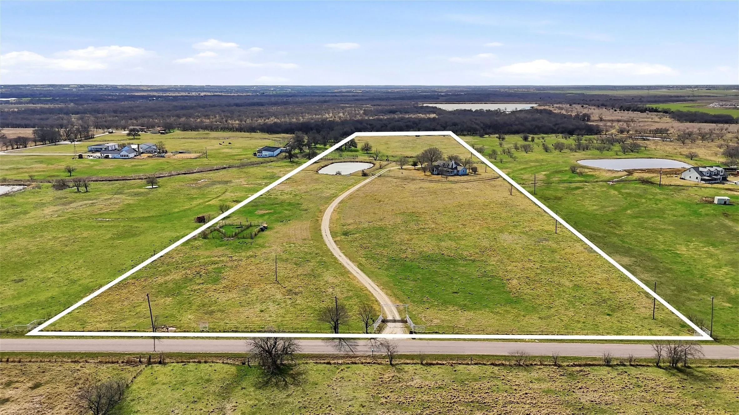 Single Family Residence For Sale in Grayson County , 206 Bounds Ranch Road, Gunter, Texas 75058, 3 Bedroom, 2 Bathroom, Garage spaces, 2,277 Sqft, built in 1985, mls#21361896, Real Estate Agent in Gunter, Homes For Sale in Grayson county, Homes For Sale in Gunter, Realtor in Gunter Texas, Real Estate Brokerage Independent Realty Texas, Luminita Cordes Realtor