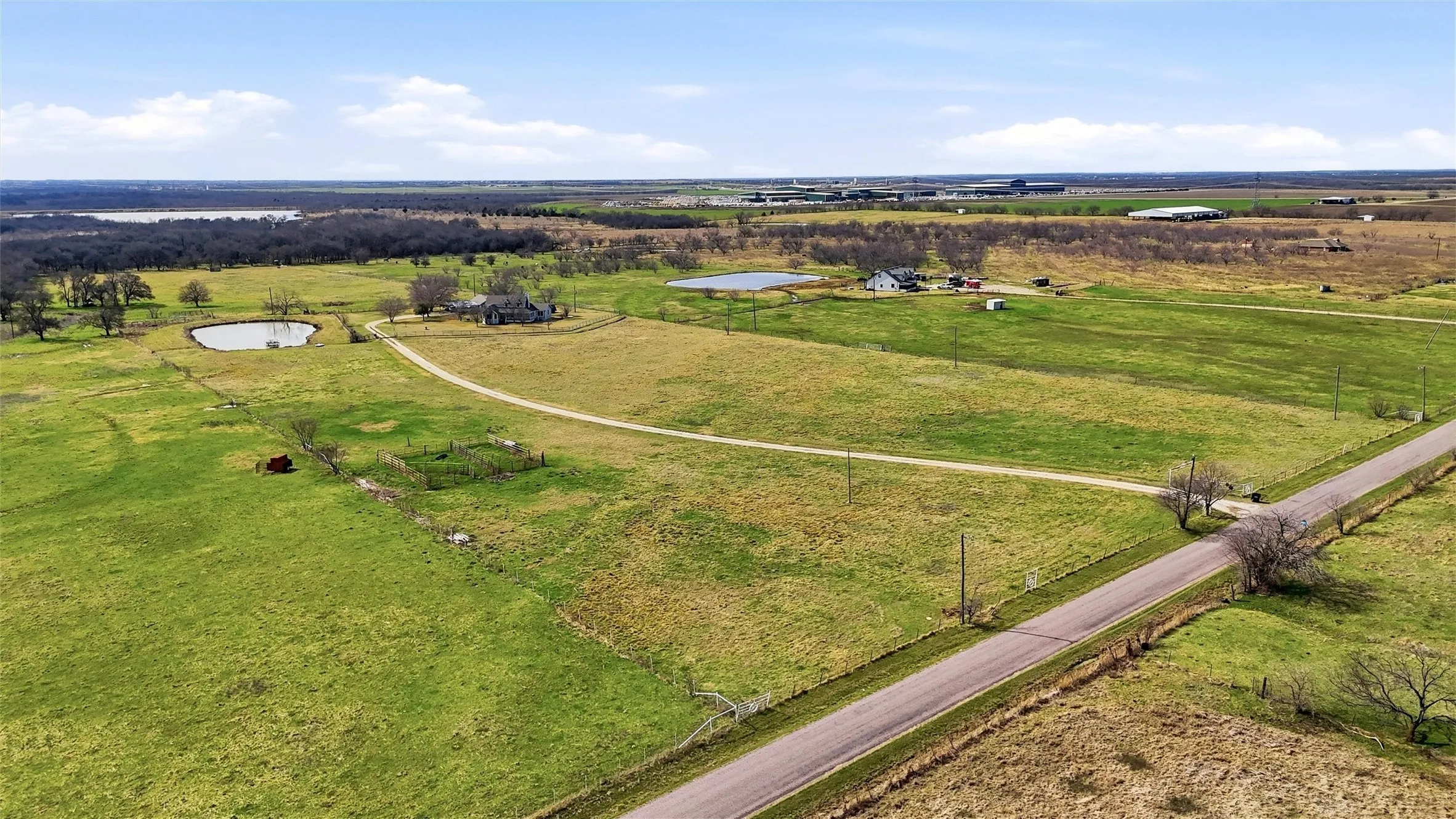 Single Family Residence For Sale in Grayson County , 206 Bounds Ranch Road, Gunter, Texas 75058, 3 Bedroom, 2 Bathroom, Garage spaces, 2,277 Sqft, built in 1985, mls#21361896, Real Estate Agent in Gunter, Homes For Sale in Grayson county, Homes For Sale in Gunter, Realtor in Gunter Texas, Real Estate Brokerage Independent Realty Texas, Luminita Cordes Realtor