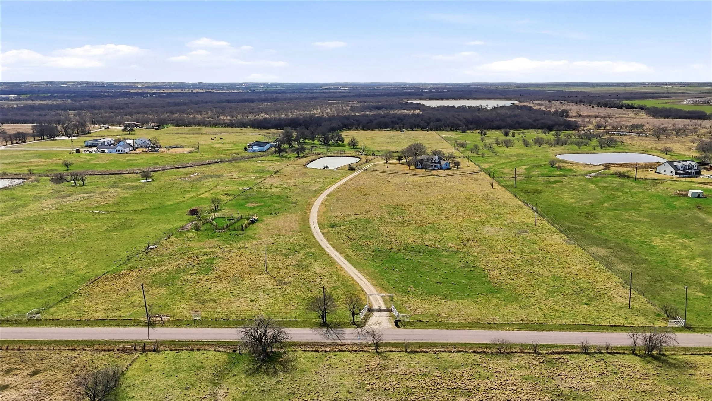 Single Family Residence For Sale in Grayson County , 206 Bounds Ranch Road, Gunter, Texas 75058, 3 Bedroom, 2 Bathroom, Garage spaces, 2,277 Sqft, built in 1985, mls#21361896, Real Estate Agent in Gunter, Homes For Sale in Grayson county, Homes For Sale in Gunter, Realtor in Gunter Texas, Real Estate Brokerage Independent Realty Texas, Luminita Cordes Realtor