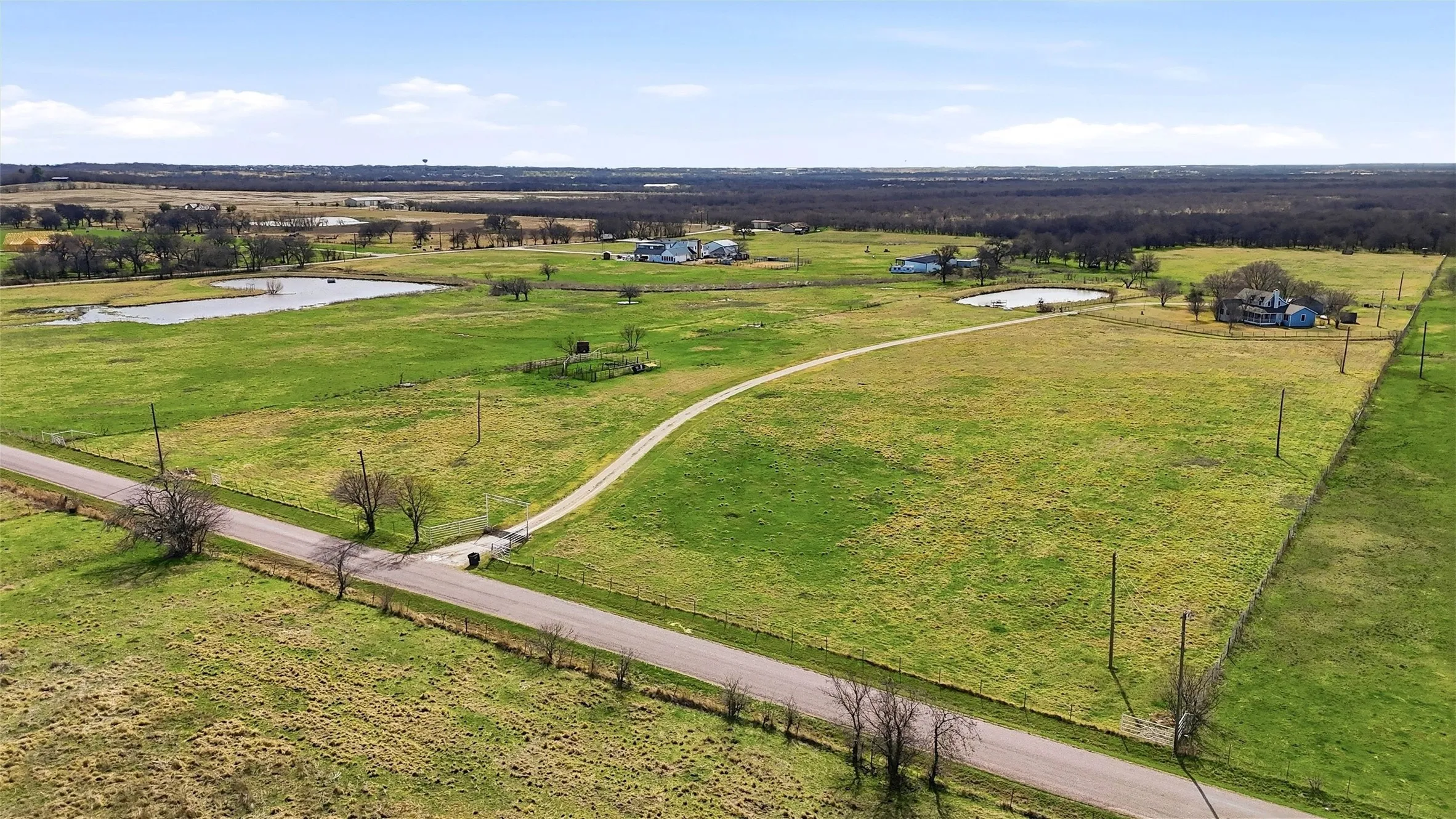 Single Family Residence For Sale in Grayson County , 206 Bounds Ranch Road, Gunter, Texas 75058, 3 Bedroom, 2 Bathroom, Garage spaces, 2,277 Sqft, built in 1985, mls#21361896, Real Estate Agent in Gunter, Homes For Sale in Grayson county, Homes For Sale in Gunter, Realtor in Gunter Texas, Real Estate Brokerage Independent Realty Texas, Luminita Cordes Realtor