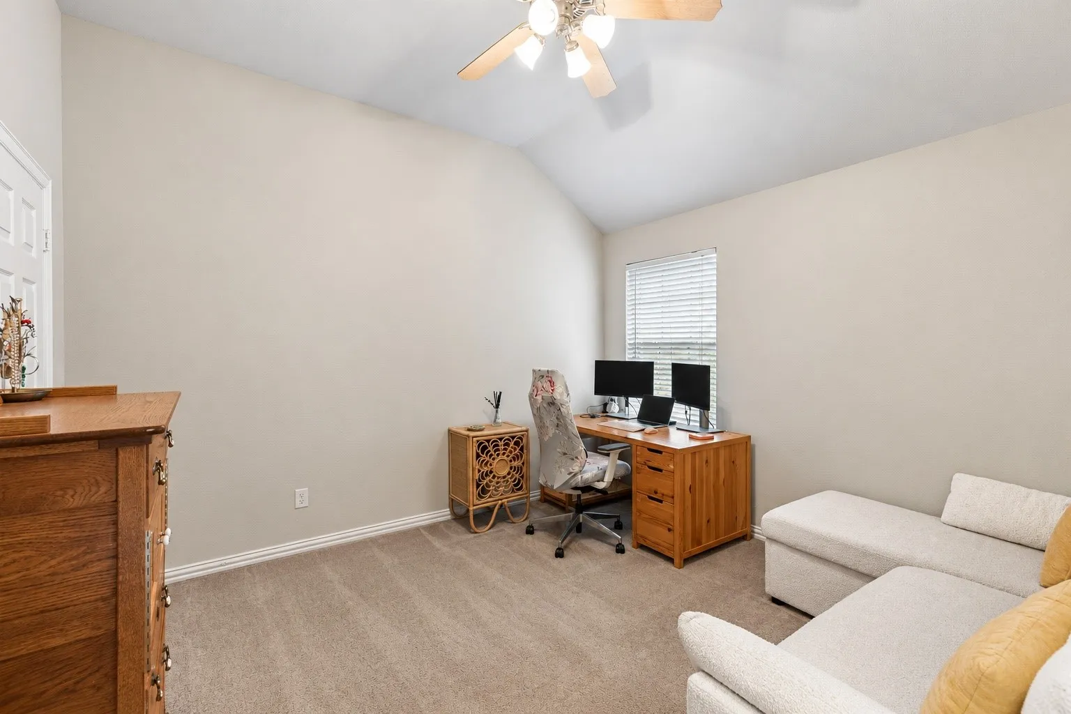 Single Family Residence For Sale in Collin County , 2801 Madison Drive, Melissa, Texas 75454, 5 Bedroom, 4 Bathroom, 2 Garage spaces, 2,901 Sqft, built in 2005, mls#21355126, Real Estate Agent in Melissa, Homes For Sale in Collin county, Homes For Sale in Melissa, Realtor in Melissa Texas, Real Estate Brokerage Independent Realty Texas, Luminita Cordes Realtor