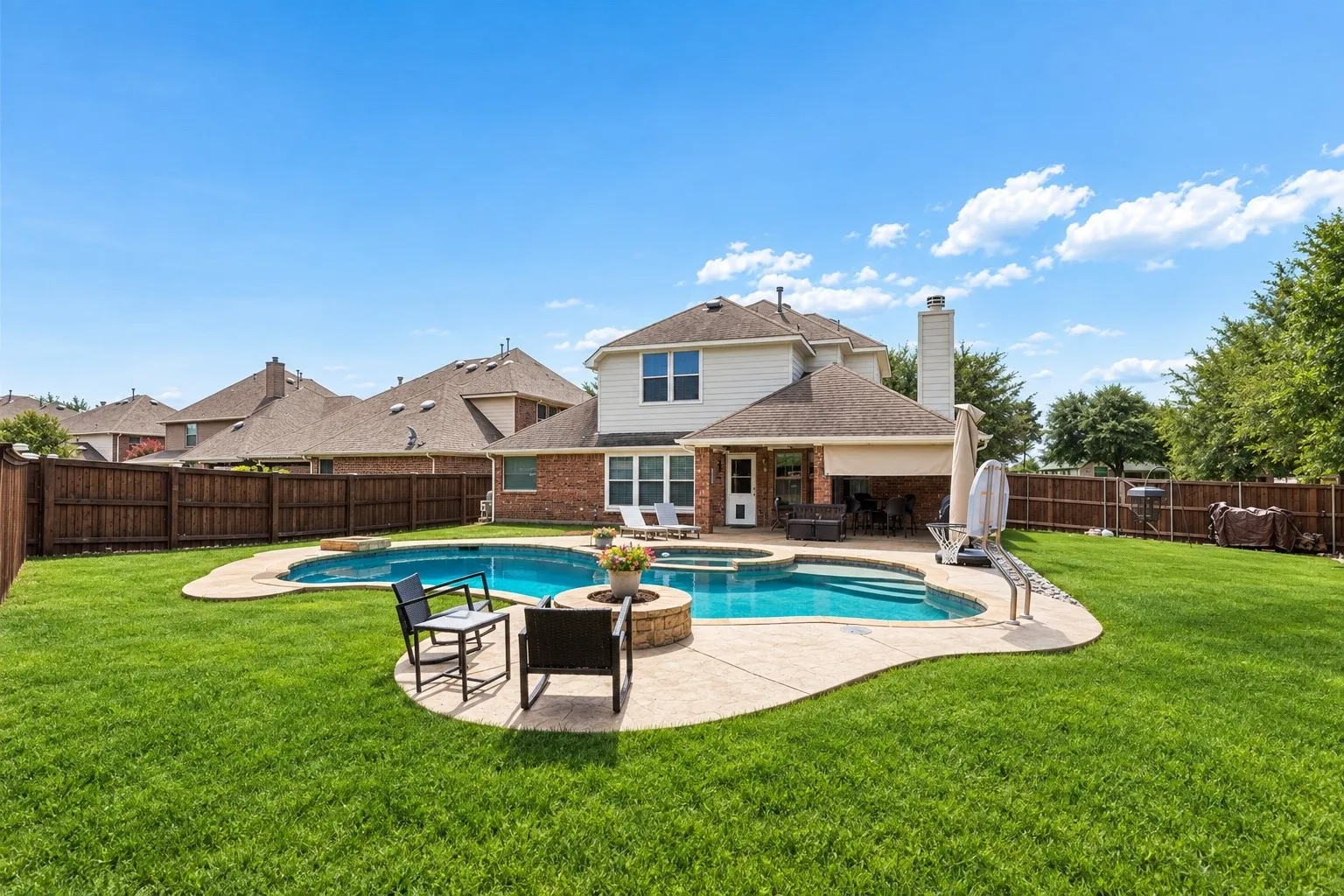Single Family Residence For Sale in Collin County , 2801 Madison Drive, Melissa, Texas 75454, 5 Bedroom, 4 Bathroom, 2 Garage spaces, 2,901 Sqft, built in 2005, mls#21355126, Real Estate Agent in Melissa, Homes For Sale in Collin county, Homes For Sale in Melissa, Realtor in Melissa Texas, Real Estate Brokerage Independent Realty Texas, Luminita Cordes Realtor