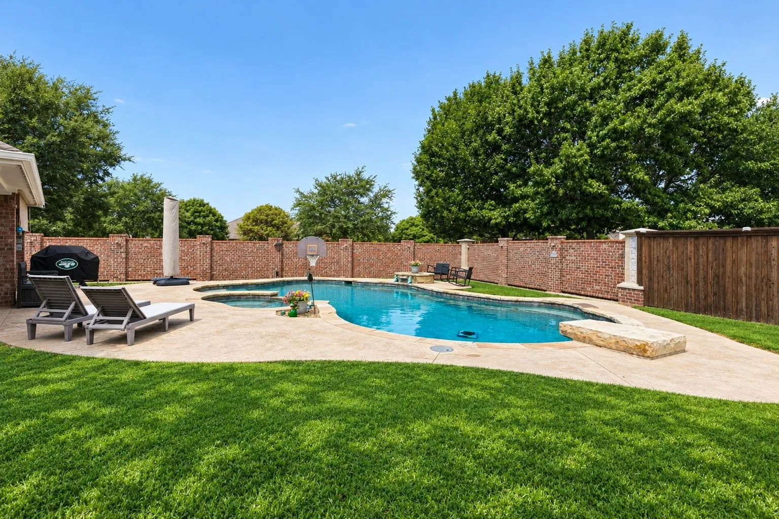 Single Family Residence For Sale in Collin County , 2801 Madison Drive, Melissa, Texas 75454, 5 Bedroom, 4 Bathroom, 2 Garage spaces, 2,901 Sqft, built in 2005, mls#21355126, Real Estate Agent in Melissa, Homes For Sale in Collin county, Homes For Sale in Melissa, Realtor in Melissa Texas, Real Estate Brokerage Independent Realty Texas, Luminita Cordes Realtor