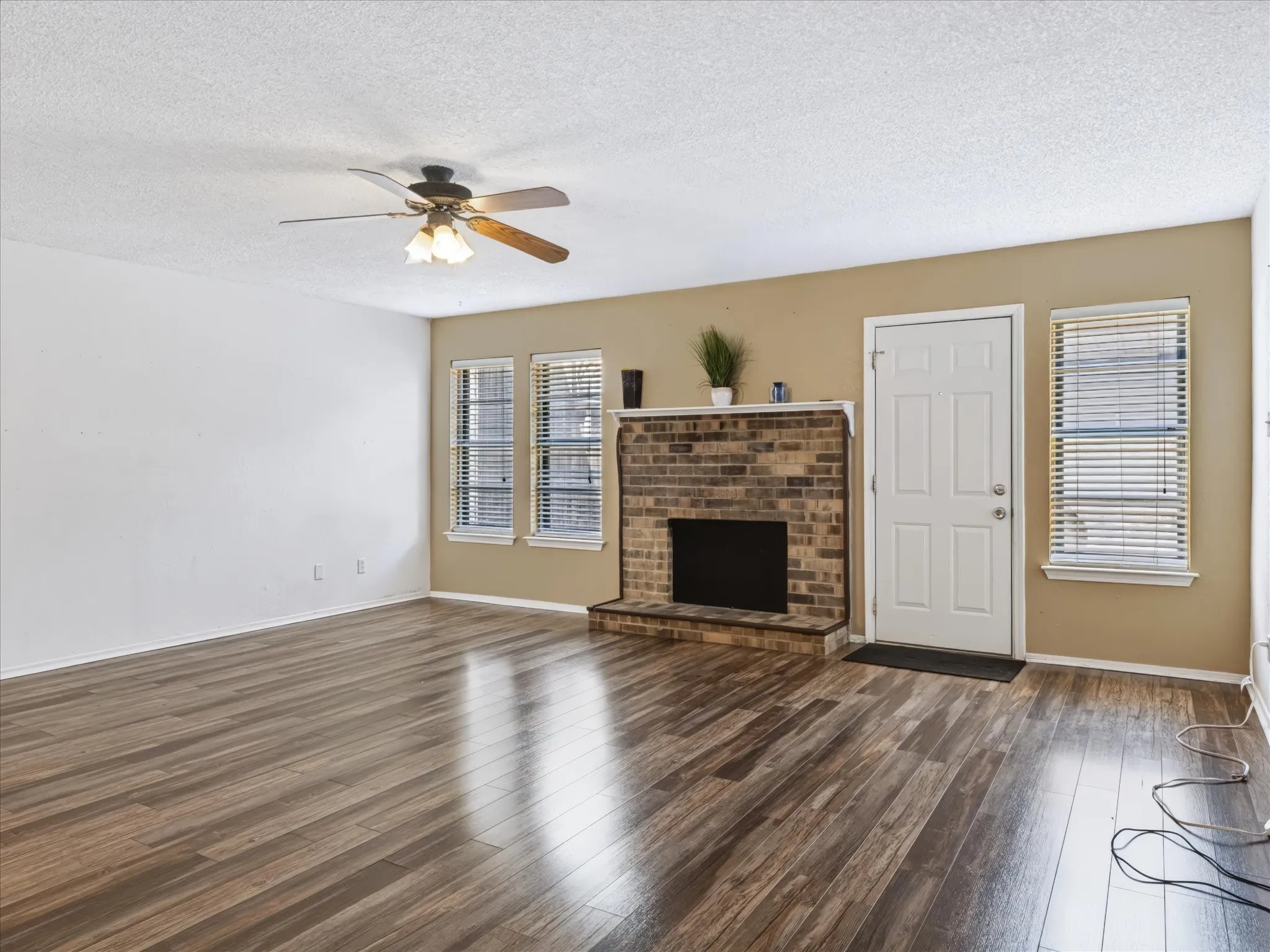 Warm and Cozy wood burning fire place! Perfect for those cozy winter nights!