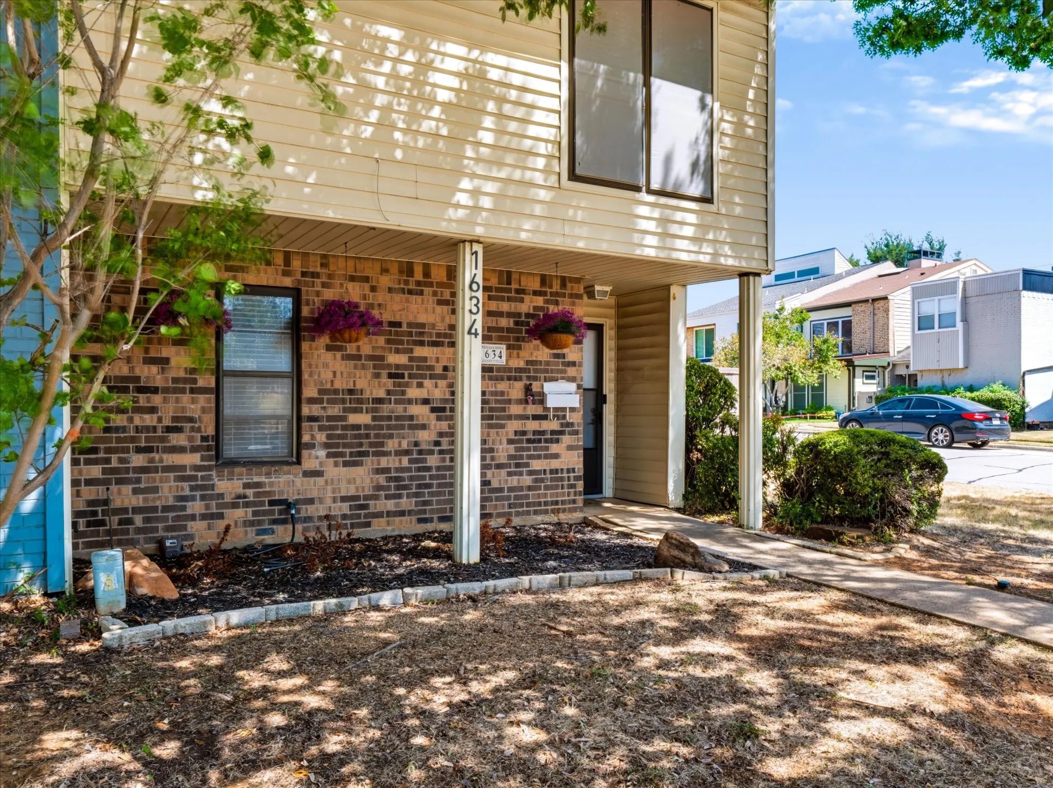 Single Family Residence For Sale in Tarrant County , 1634 Sonnet Drive, Grapevine, Texas 76051, 3 Bedroom, 2 Bathroom, Garage spaces, 1,660 Sqft, built in 1979, mls#21362376, Real Estate Agent in Grapevine, Homes For Sale in Tarrant county, Homes For Sale in Grapevine, Realtor in Grapevine Texas, Real Estate Brokerage Independent Realty Texas, Luminita Cordes Realtor