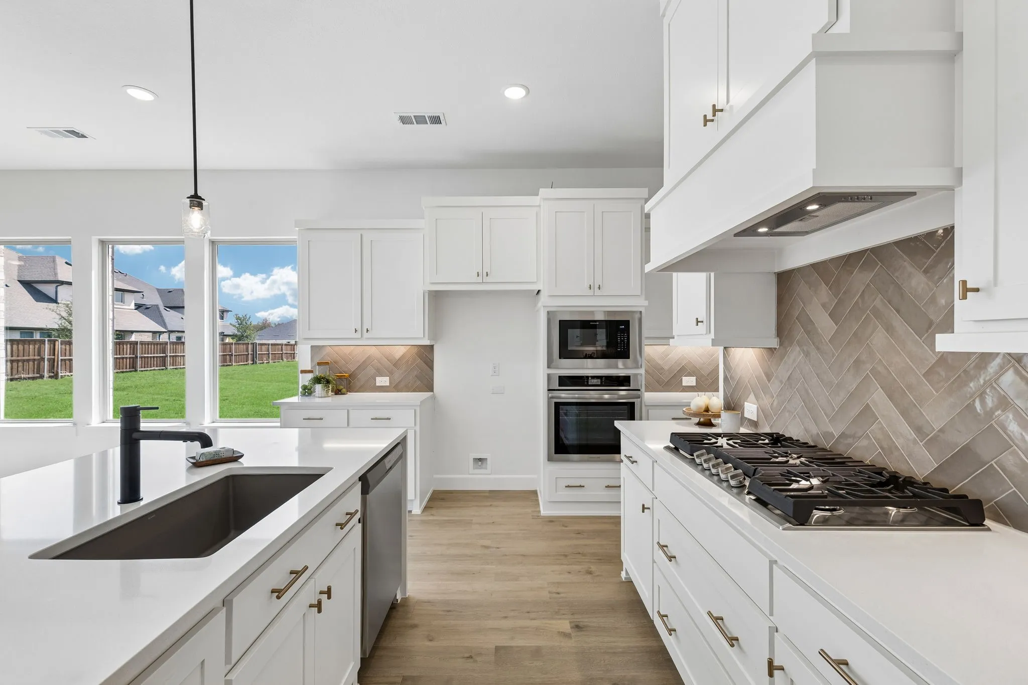 Beautiful finishes paired with a neutral color palette make this fantastic kitchen stand out from the crowd!