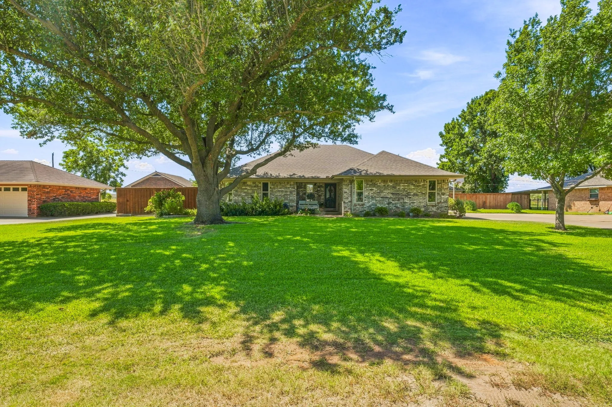 Single Family Residence For Sale in Young County , 136 Chaparral Drive, Graham, Texas 76450, 4 Bedroom, 2 Bathroom, 1 Garage spaces, 2,007 Sqft, built in 1980, mls#21361121, Real Estate Agent in Graham, Homes For Sale in Young county, Homes For Sale in Graham, Realtor in Graham Texas, Real Estate Brokerage Independent Realty Texas, Luminita Cordes Realtor
