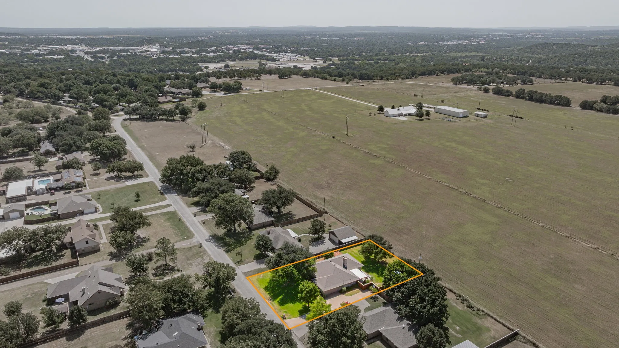 Single Family Residence For Sale in Young County , 136 Chaparral Drive, Graham, Texas 76450, 4 Bedroom, 2 Bathroom, 1 Garage spaces, 2,007 Sqft, built in 1980, mls#21361121, Real Estate Agent in Graham, Homes For Sale in Young county, Homes For Sale in Graham, Realtor in Graham Texas, Real Estate Brokerage Independent Realty Texas, Luminita Cordes Realtor