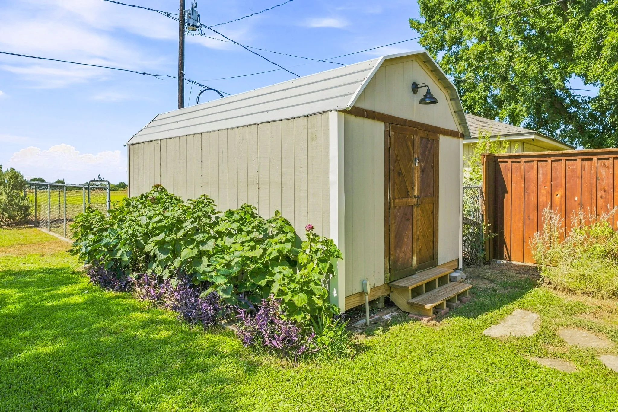 Single Family Residence For Sale in Young County , 136 Chaparral Drive, Graham, Texas 76450, 4 Bedroom, 2 Bathroom, 1 Garage spaces, 2,007 Sqft, built in 1980, mls#21361121, Real Estate Agent in Graham, Homes For Sale in Young county, Homes For Sale in Graham, Realtor in Graham Texas, Real Estate Brokerage Independent Realty Texas, Luminita Cordes Realtor