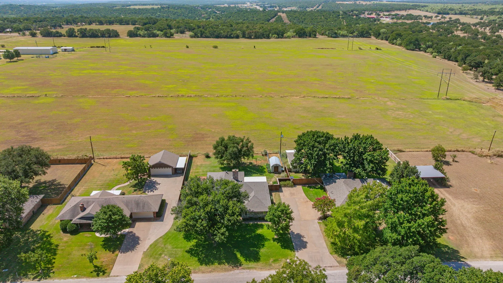 Single Family Residence For Sale in Young County , 136 Chaparral Drive, Graham, Texas 76450, 4 Bedroom, 2 Bathroom, 1 Garage spaces, 2,007 Sqft, built in 1980, mls#21361121, Real Estate Agent in Graham, Homes For Sale in Young county, Homes For Sale in Graham, Realtor in Graham Texas, Real Estate Brokerage Independent Realty Texas, Luminita Cordes Realtor
