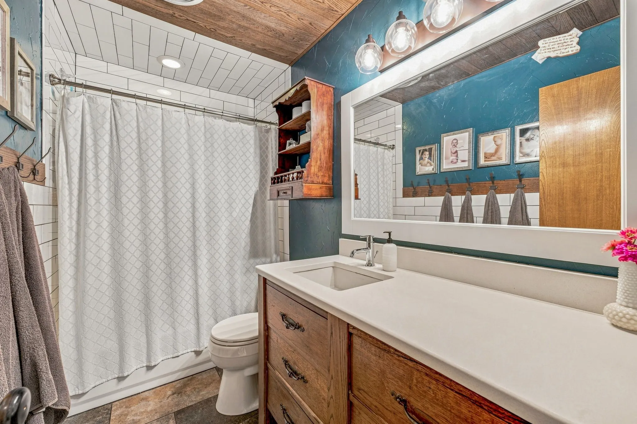 Single Family Residence For Sale in Young County , 136 Chaparral Drive, Graham, Texas 76450, 4 Bedroom, 2 Bathroom, 1 Garage spaces, 2,007 Sqft, built in 1980, mls#21361121, Real Estate Agent in Graham, Homes For Sale in Young county, Homes For Sale in Graham, Realtor in Graham Texas, Real Estate Brokerage Independent Realty Texas, Luminita Cordes Realtor