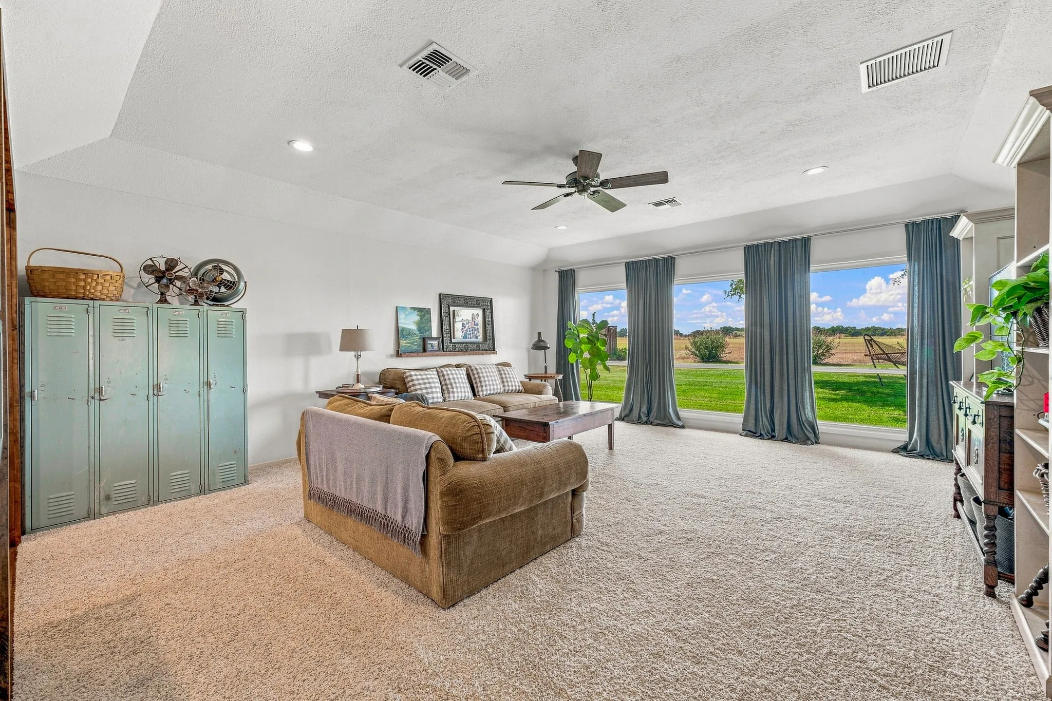 Single Family Residence For Sale in Young County , 136 Chaparral Drive, Graham, Texas 76450, 4 Bedroom, 2 Bathroom, 1 Garage spaces, 2,007 Sqft, built in 1980, mls#21361121, Real Estate Agent in Graham, Homes For Sale in Young county, Homes For Sale in Graham, Realtor in Graham Texas, Real Estate Brokerage Independent Realty Texas, Luminita Cordes Realtor