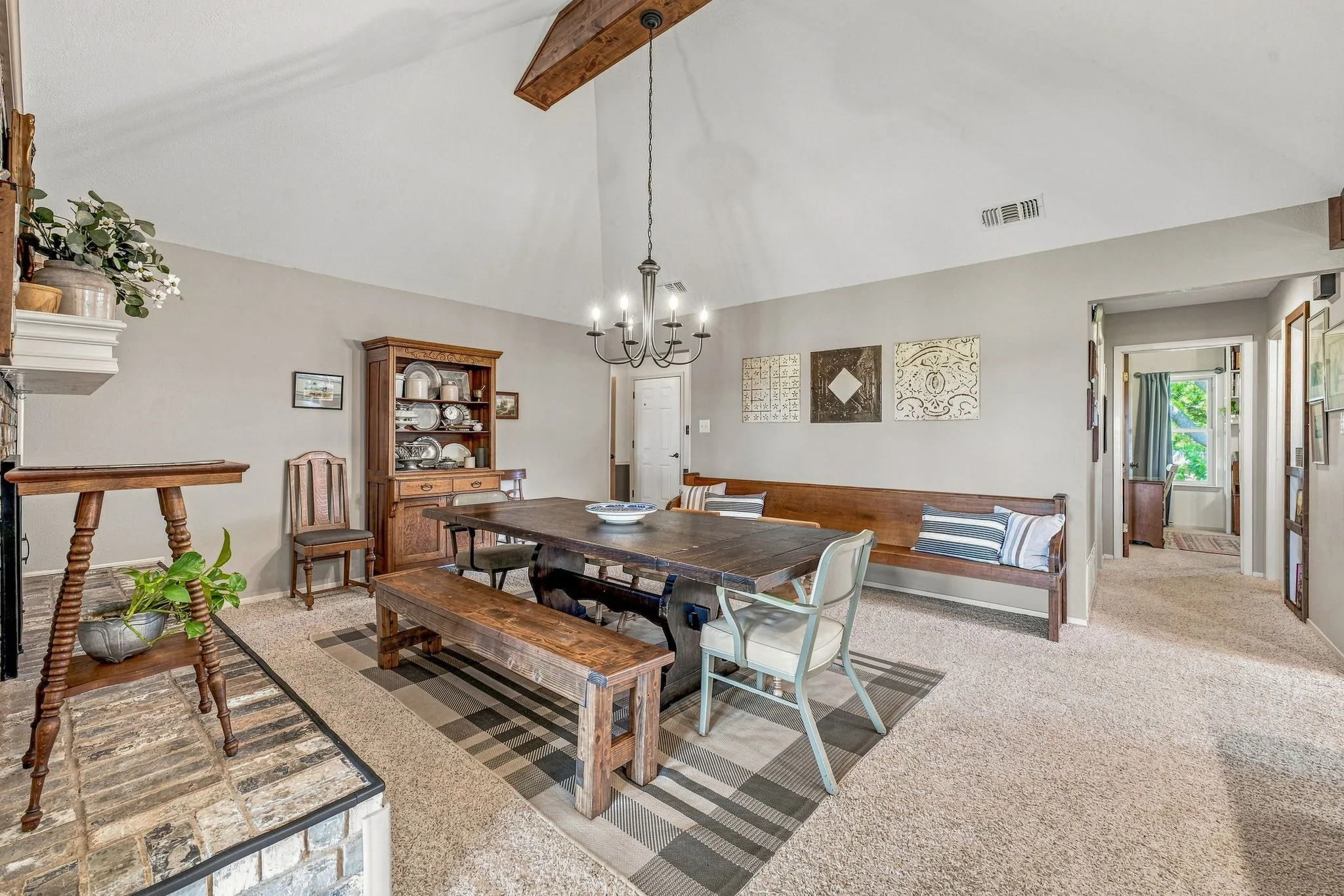 Single Family Residence For Sale in Young County , 136 Chaparral Drive, Graham, Texas 76450, 4 Bedroom, 2 Bathroom, 1 Garage spaces, 2,007 Sqft, built in 1980, mls#21361121, Real Estate Agent in Graham, Homes For Sale in Young county, Homes For Sale in Graham, Realtor in Graham Texas, Real Estate Brokerage Independent Realty Texas, Luminita Cordes Realtor
